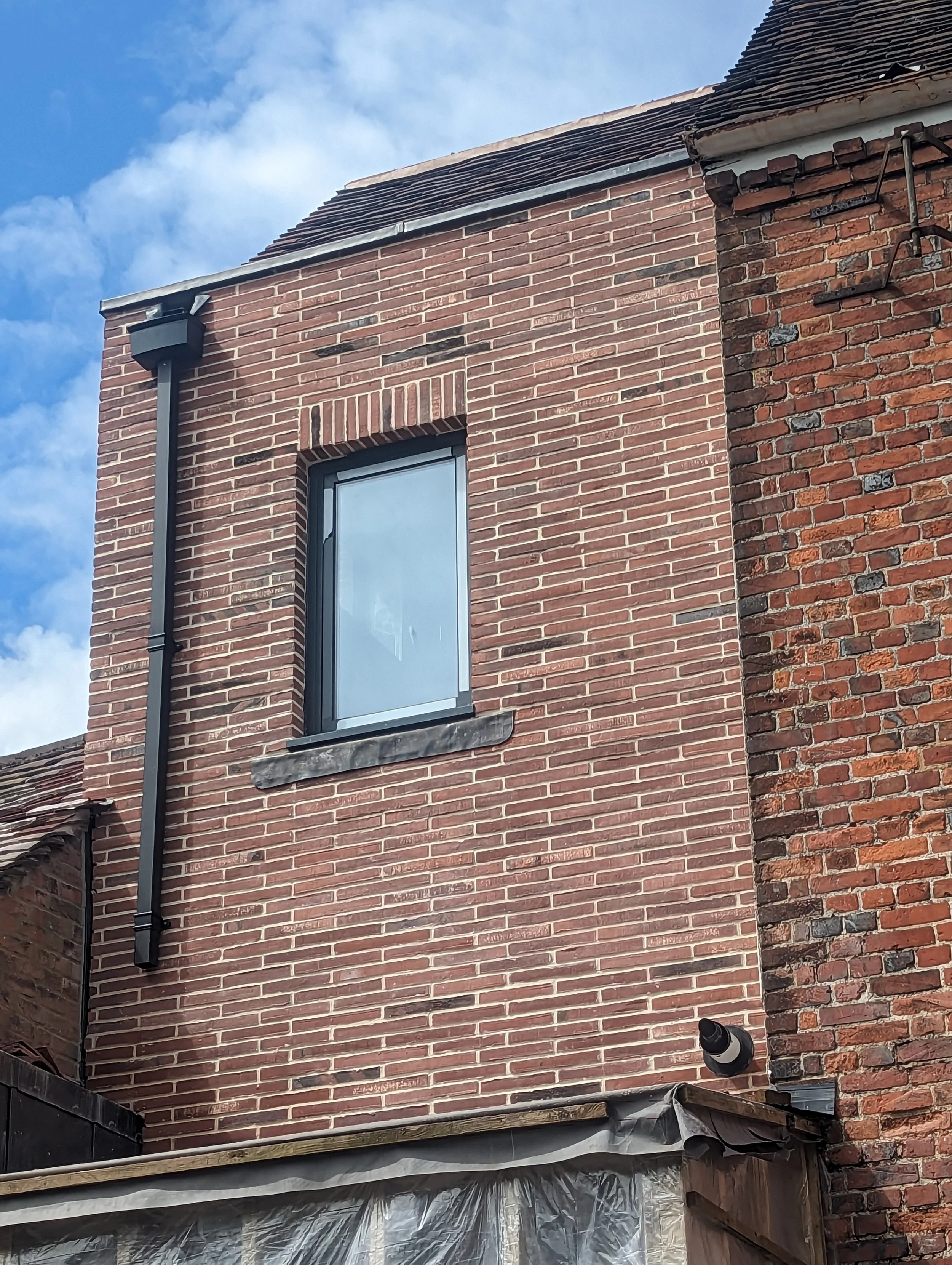 brick-slip-veneer-window-detail-contrast