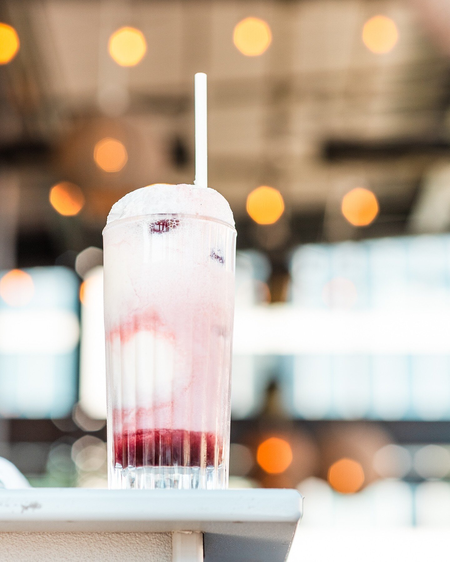 🍨 leaving soon! our cherry vanilla float won't be available much longer as we make way for more seasonably fresh ingredients. grab yours while you can only at bar avec in river north!⁠
⁠
@npsaben's cherry vanilla float -- sassafrass ice cream with r