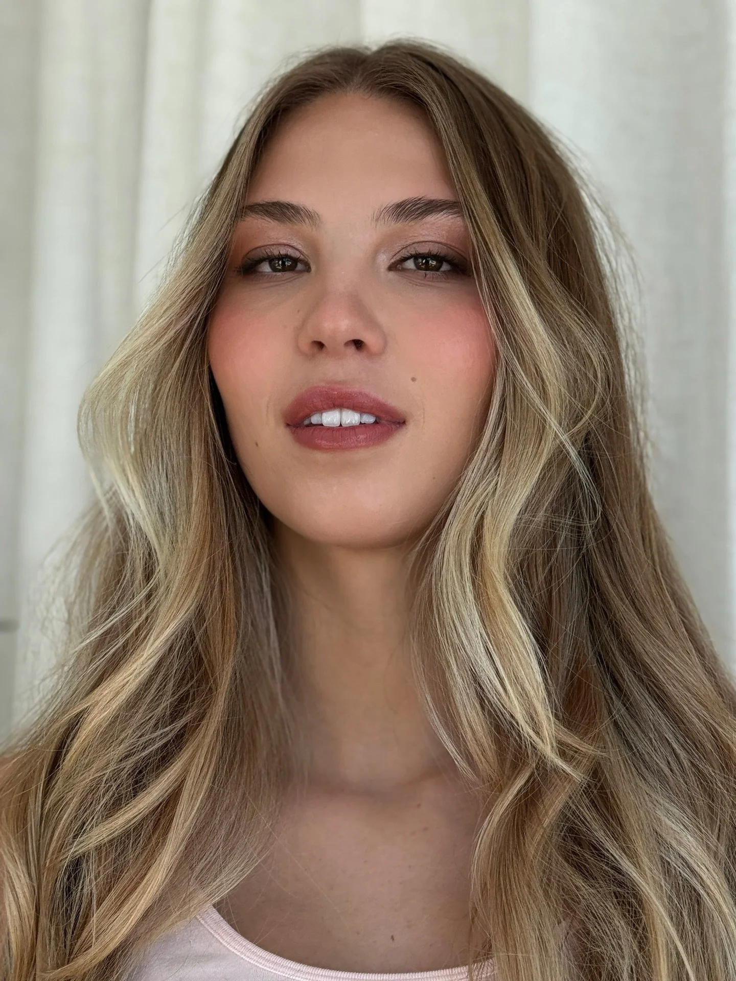 Un p&rsquo;tit jam de mes derni&egrave;res semaines ✨

1- Le beau visage de @mia_chagnon pour @rose_maternite 
2- En cours de maquillage chez @vandelac_ateliers 
3- J&rsquo;ai test&eacute; et adopt&eacute; le stick Quo @pharmaprixbeaute 
4- Une journ