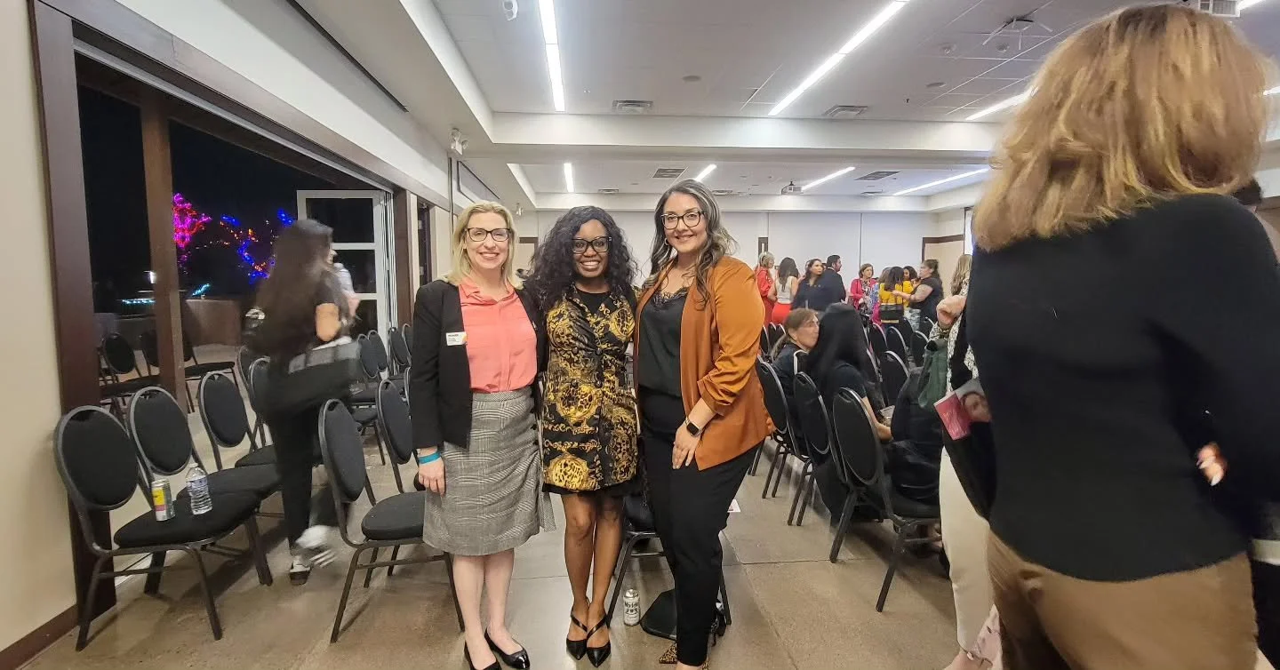 It was great running into a few fellow VL alumni at the @azhcc Power of the Purse Annual Event at the @phoenixzoo.

The Arizona Hispanic Chamber of Commerce (AZHCC) is proud to present the 15th Annual Power of the Purse.

This year&rsquo;s theme is &