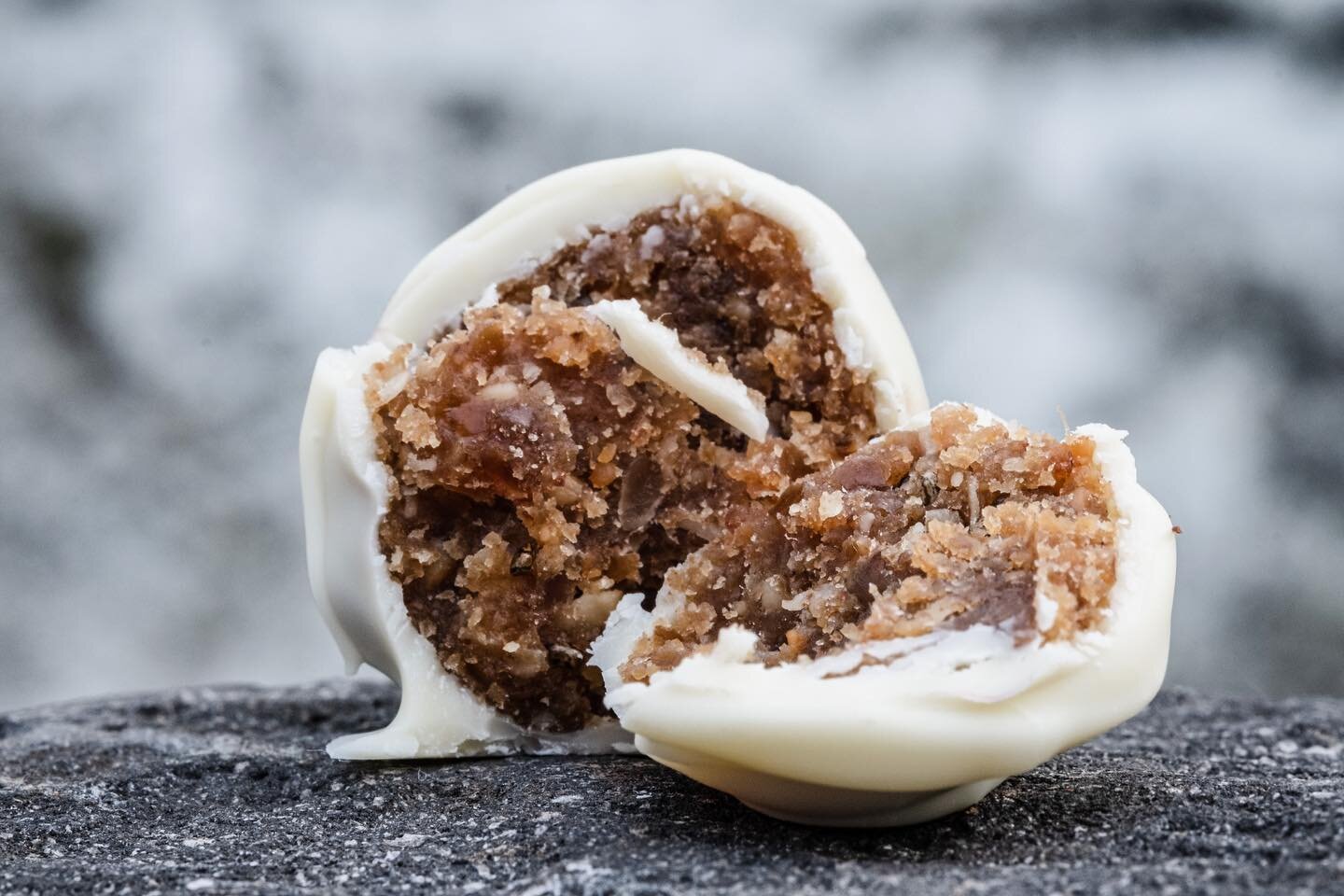Our best seller inside out 

#yum #goodfood #goodmood #happyandhealthy #peanutandcashew #smoothcashew #blissball #fullflavor #noguilt #happylife #healthylife #datesandnuts #healthysnacking #ordernow #blissballsbyisa #hmi