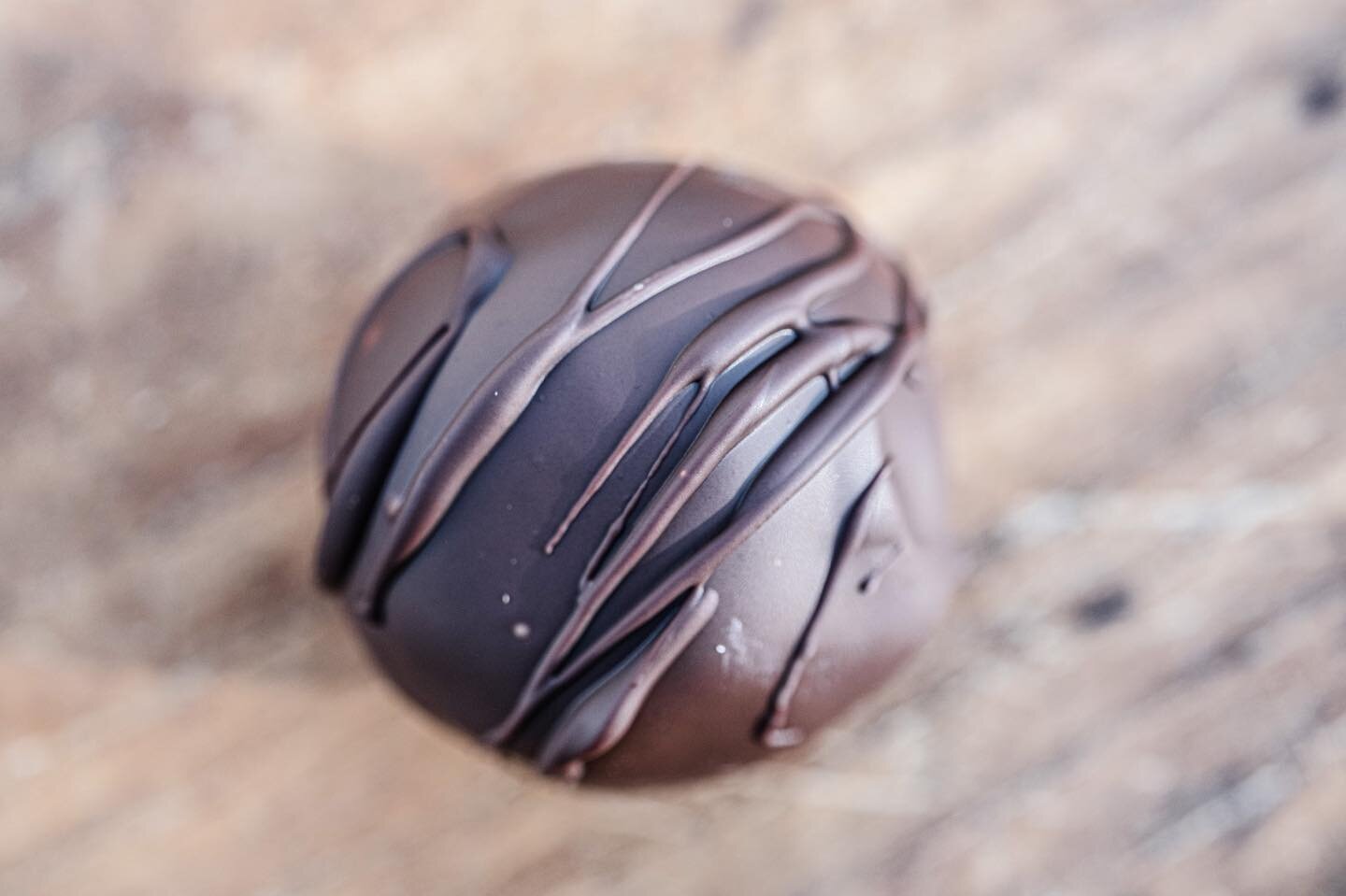 Wanna try? 😍

#healthydessert #healthycravings #fullflavor #noguilt #vegansnack #healthysnack #classiccacao #dates #nuts #blissballsbyisa #blissballdelivery