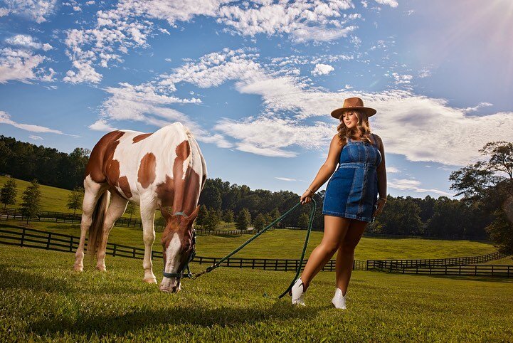 Saddle up your #horses 🐎 b/c spring is coming! Ft. @oliviarandrews_  #seniorpictures #seniorszn #bremenHS @nataliees #seniormuse #classof24 #MMSNRS 
CLASS OF 2025 SESSIONS 👉🏼 mmseniors.com or call 770.833.1288!!!