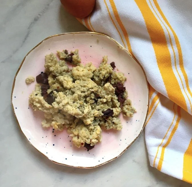 Black Olive and Chilli Flake Scramble: An Easy 5 Minute Breakfast