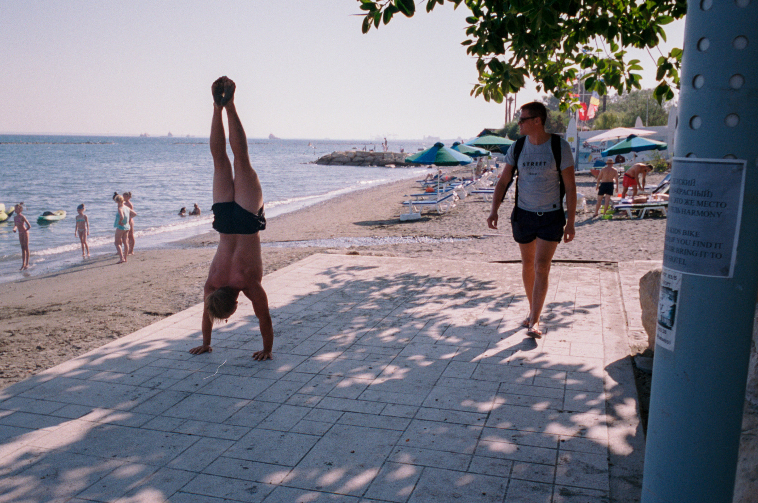 Handstand POrtra.jpg
