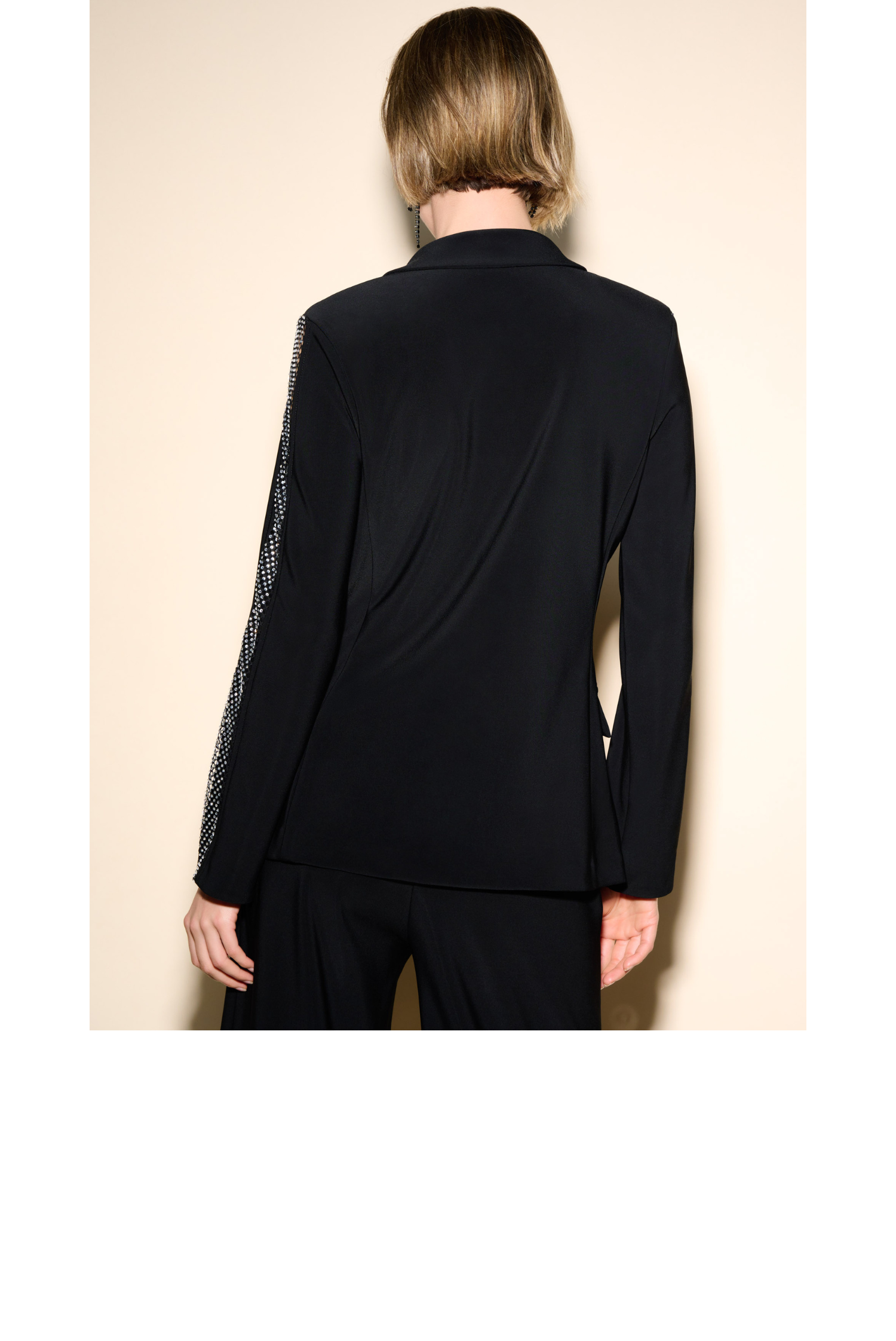 WI-JR-233748-BLK-B.png