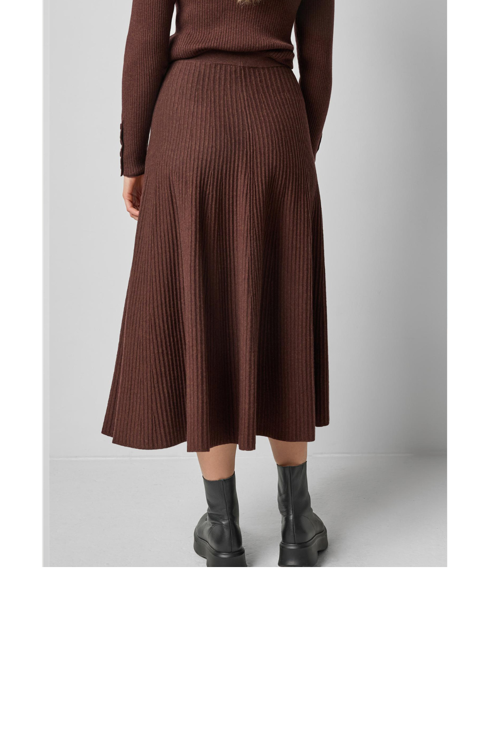 WEBSITE PRODUCT ENTRY -LP-FLARED SKIRT-JAV-B.png