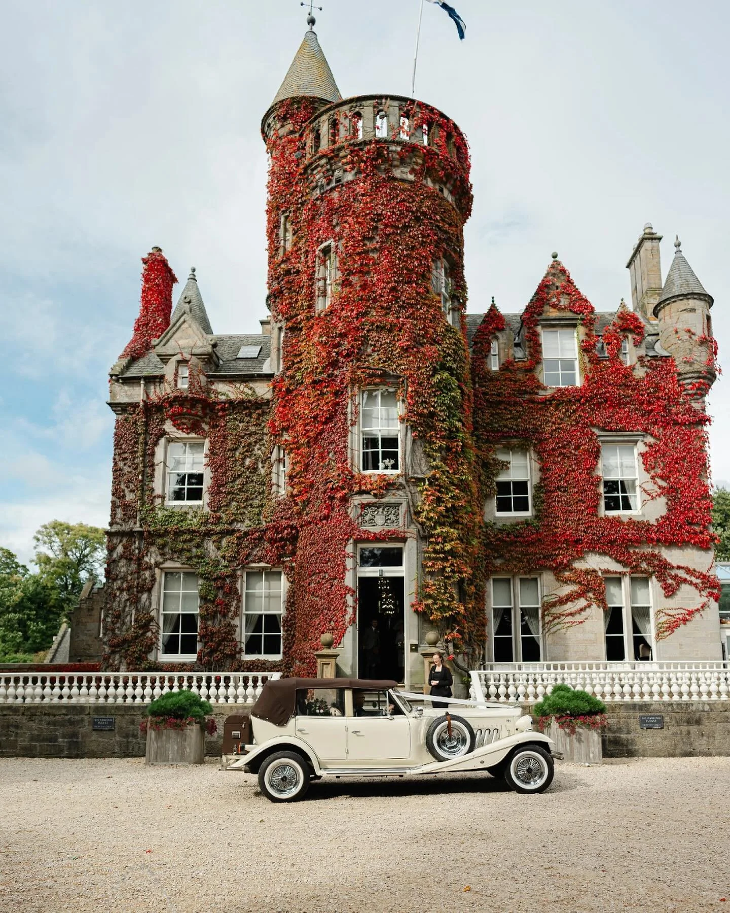 Rowan &amp; Hamish 

When the stunning ivy at Carlowrie Castle turns vibrant red, you know Autumn is here. Everything is perfectly matched with the choice of colour palette for the day 🍂🍁. 

I thoroughly enjoyed listening to their love story, which
