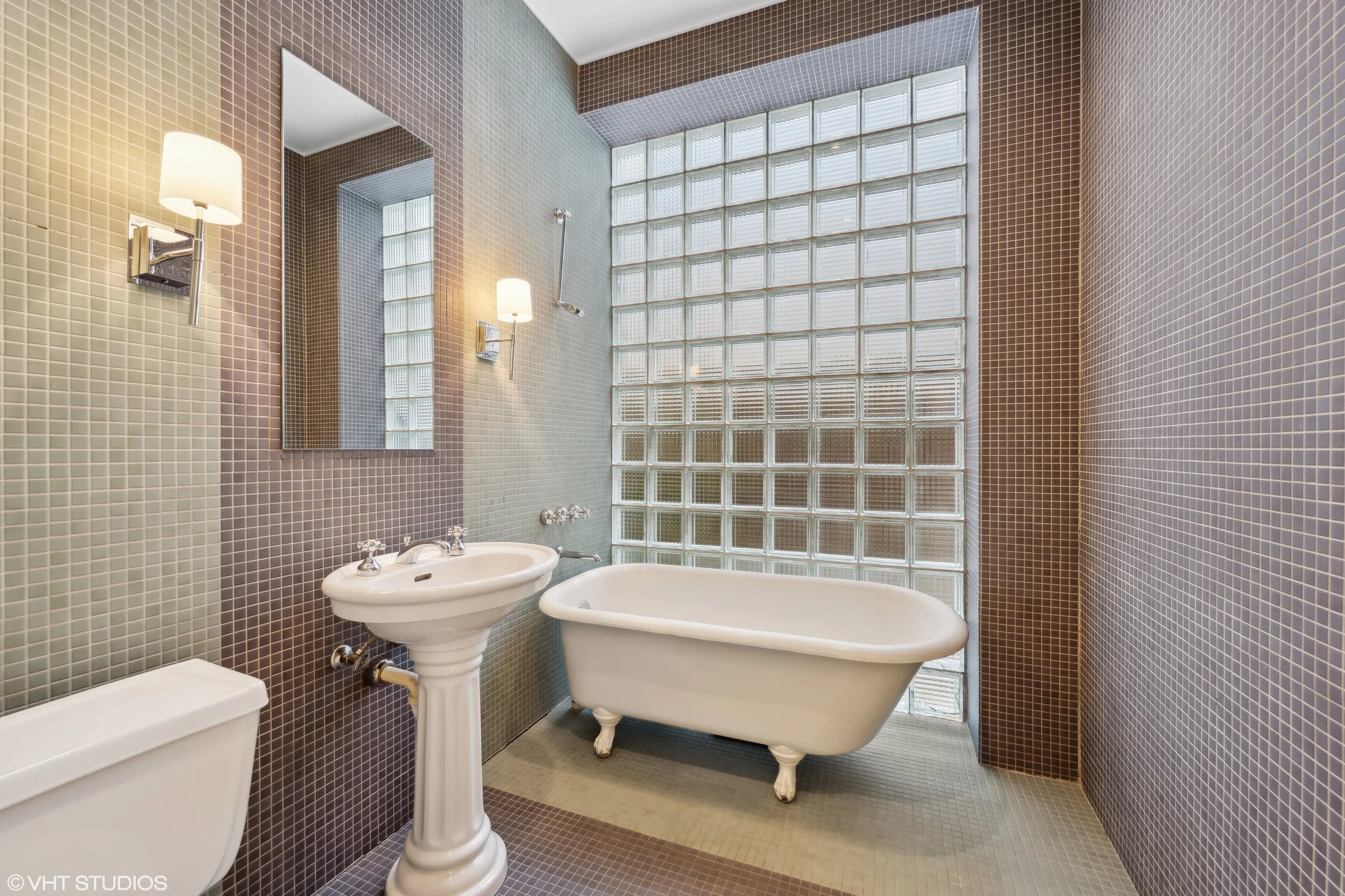 19_1721NHermitageAve_9_2ndBathroom_HiRes.jpg