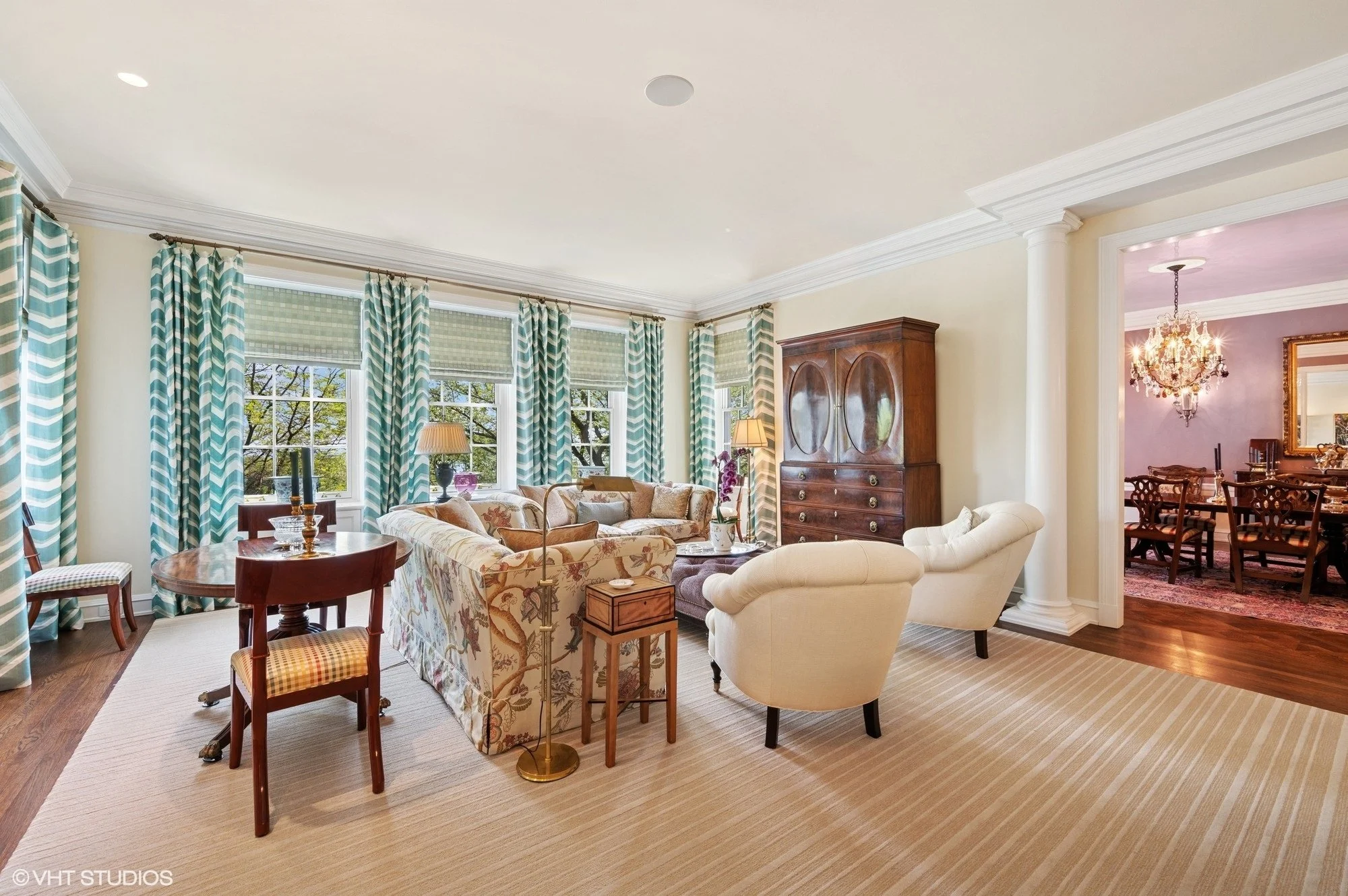 06_1500NLakeShoreDr_Unit_1_LivingRoom_MRED_2000x1333.jpg