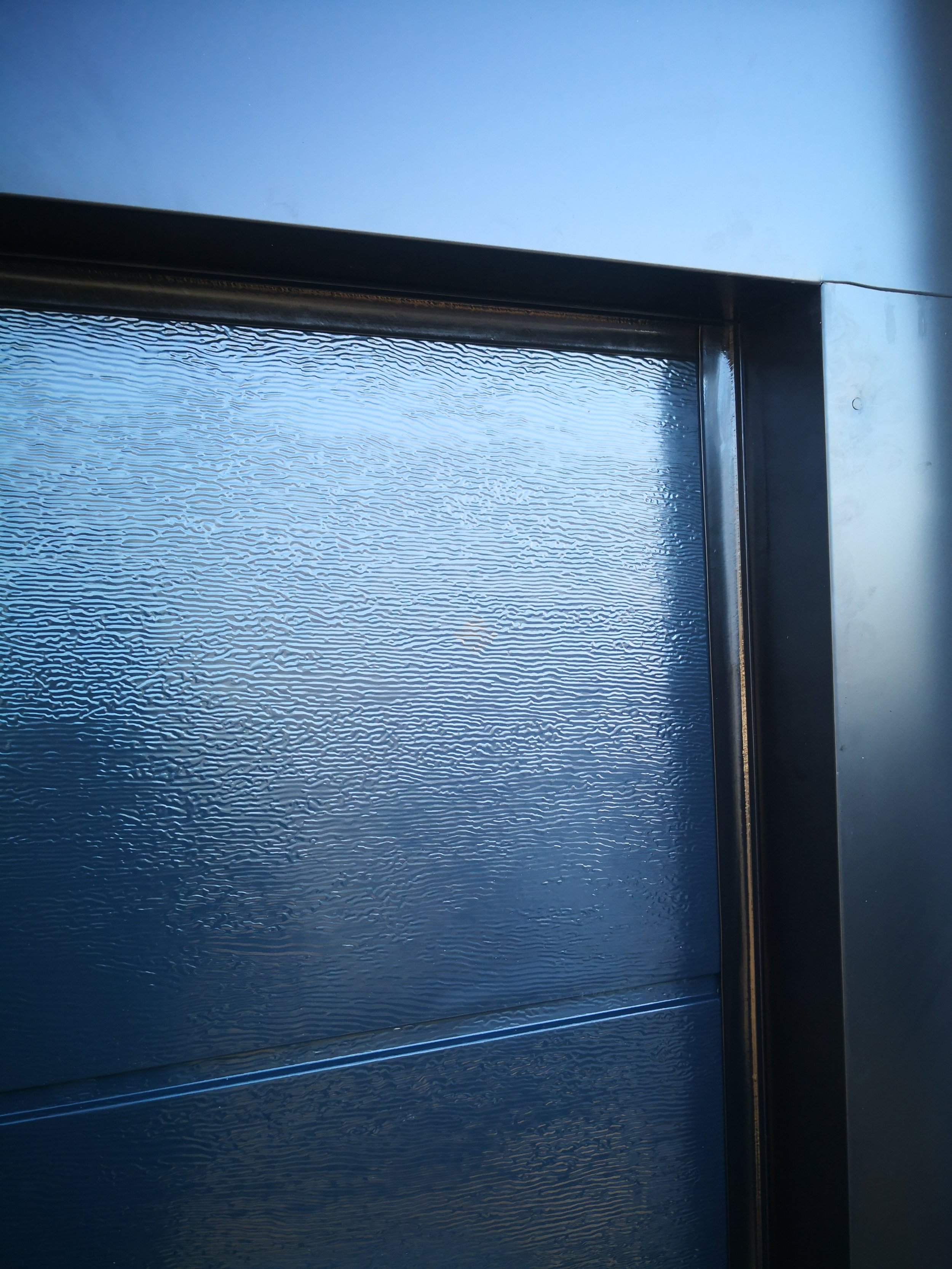 The Premium seal Is the most modern seal available. The weatherproof seal provides complete protection from wind,dust,rain and most importantly those unwanted pest