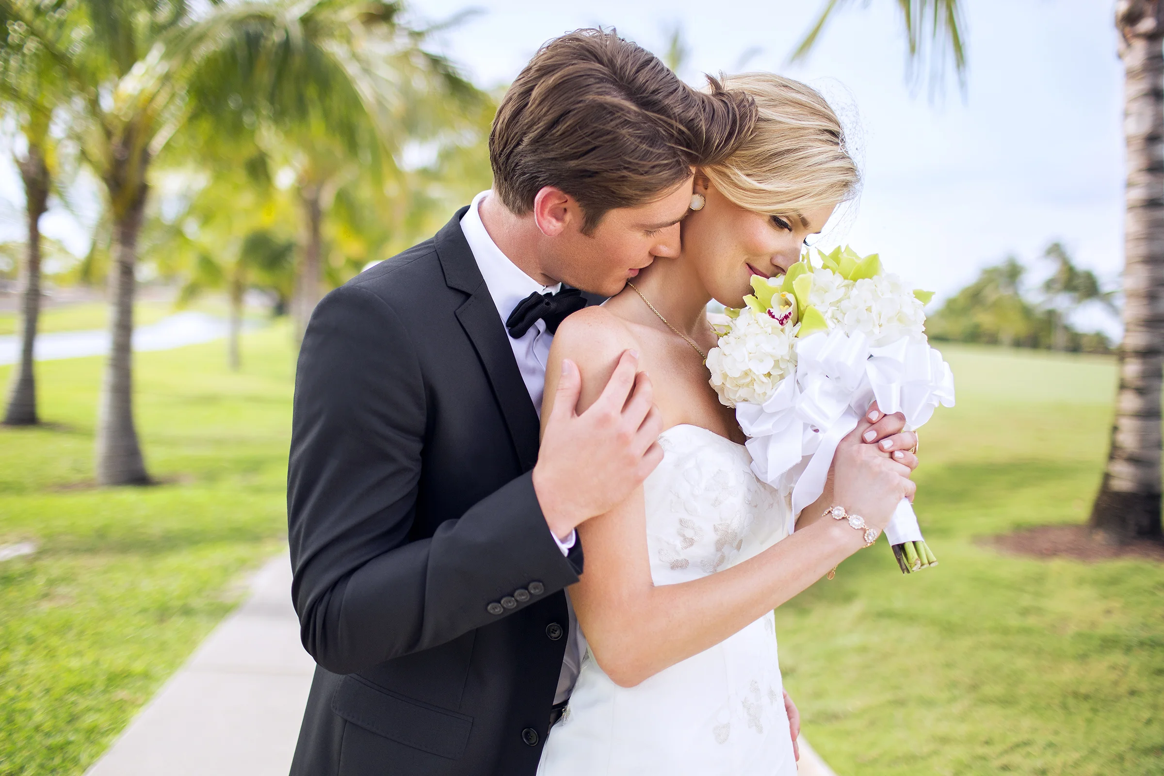 BrideGroomGolfCourse_B6A2237_v2s.jpg