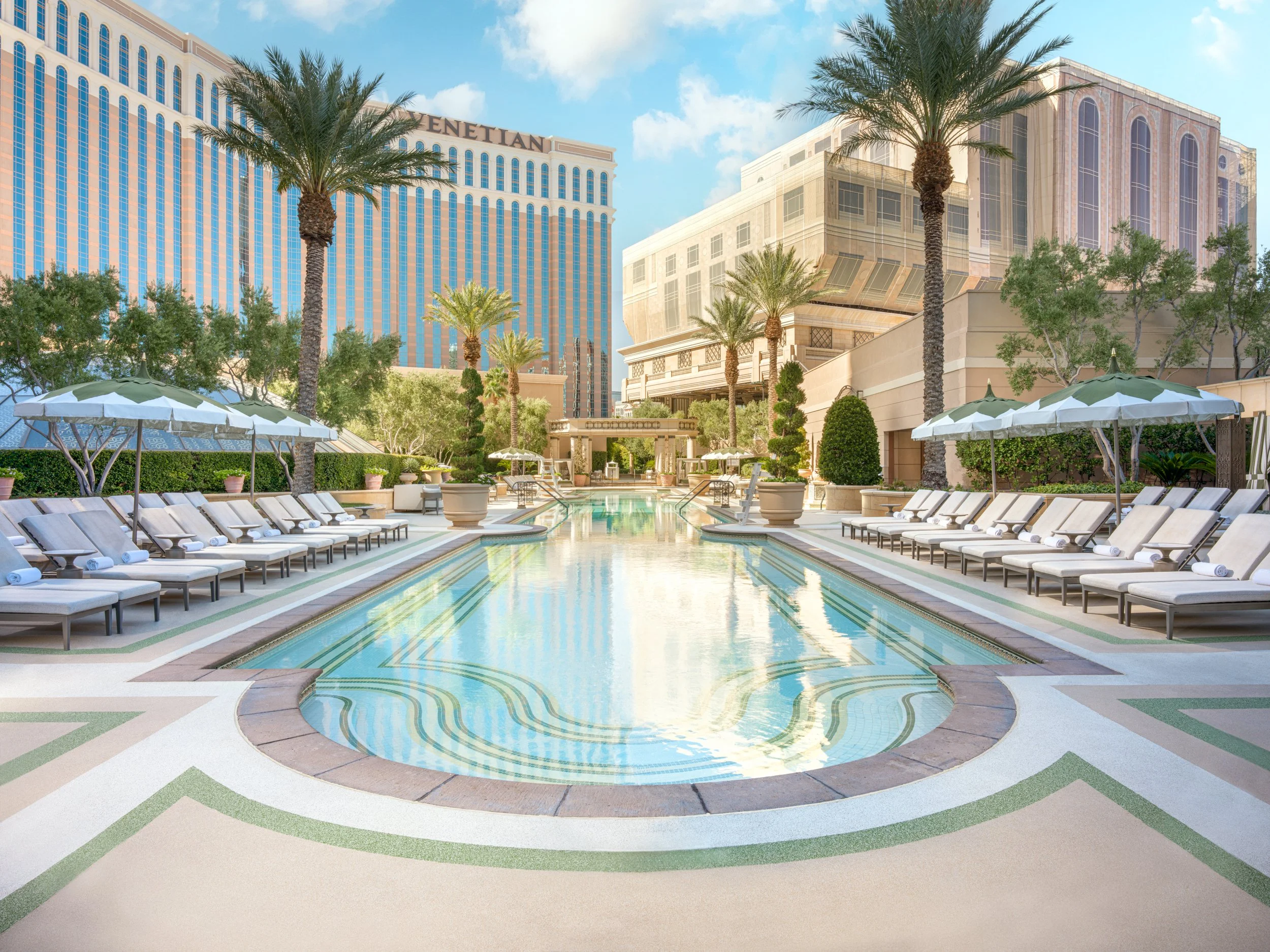 17520VEN_Palazzo_Pool_Architecture_Photoshoot_2024_Pool_3_v1_NoSigns.jpg