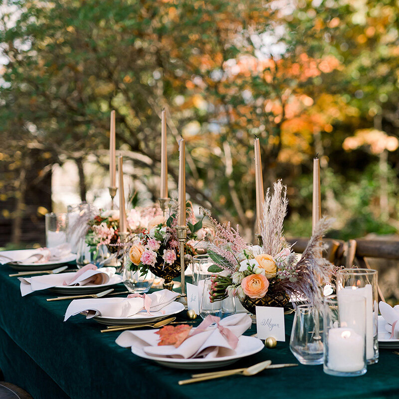 adirondack-fall-wedding-table-setting.jpg