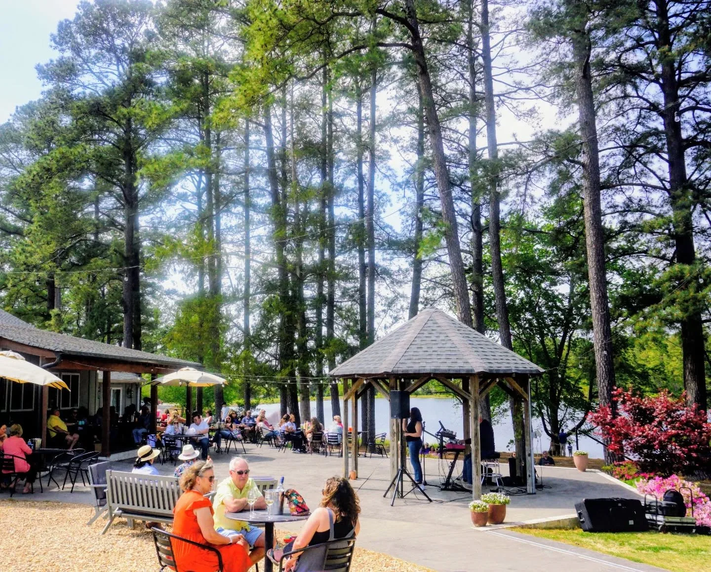 Looks like the sunshine is back just in time for the weekend! Join us for great wine, wine slushies, live music, tasty food, and relaxing lakeside views all weekend long!🌞

Friday, May 29th
Food Truck: @getcheesy | 4:30-8:30pm
Happy Hour: $2 off gla