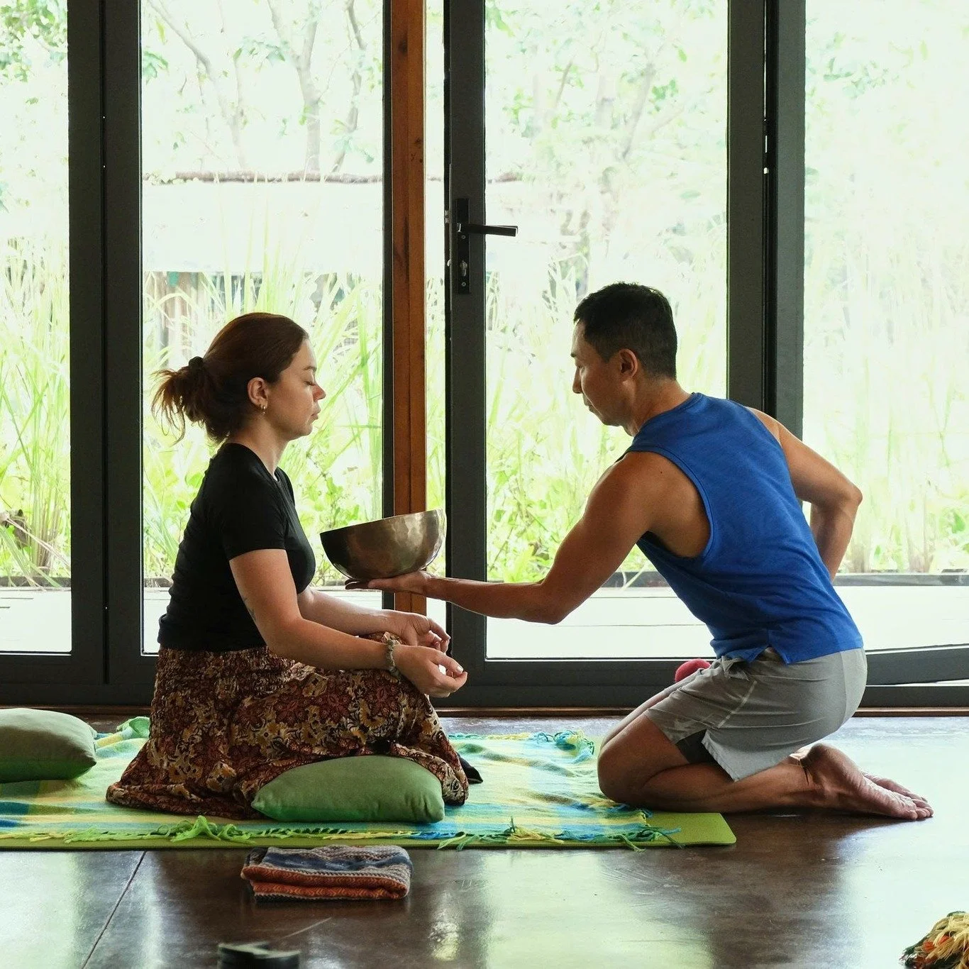 🔔 SOUND THERAPIST TRAINING - ADVANCED LEVEL | WHEN ARE YOU READY TO FACILITATE A SESSION?

Once you have built a foundation in singing bowls and Sound Therapy techniques, another question begins to emerge: When are you truly ready to put what you ha