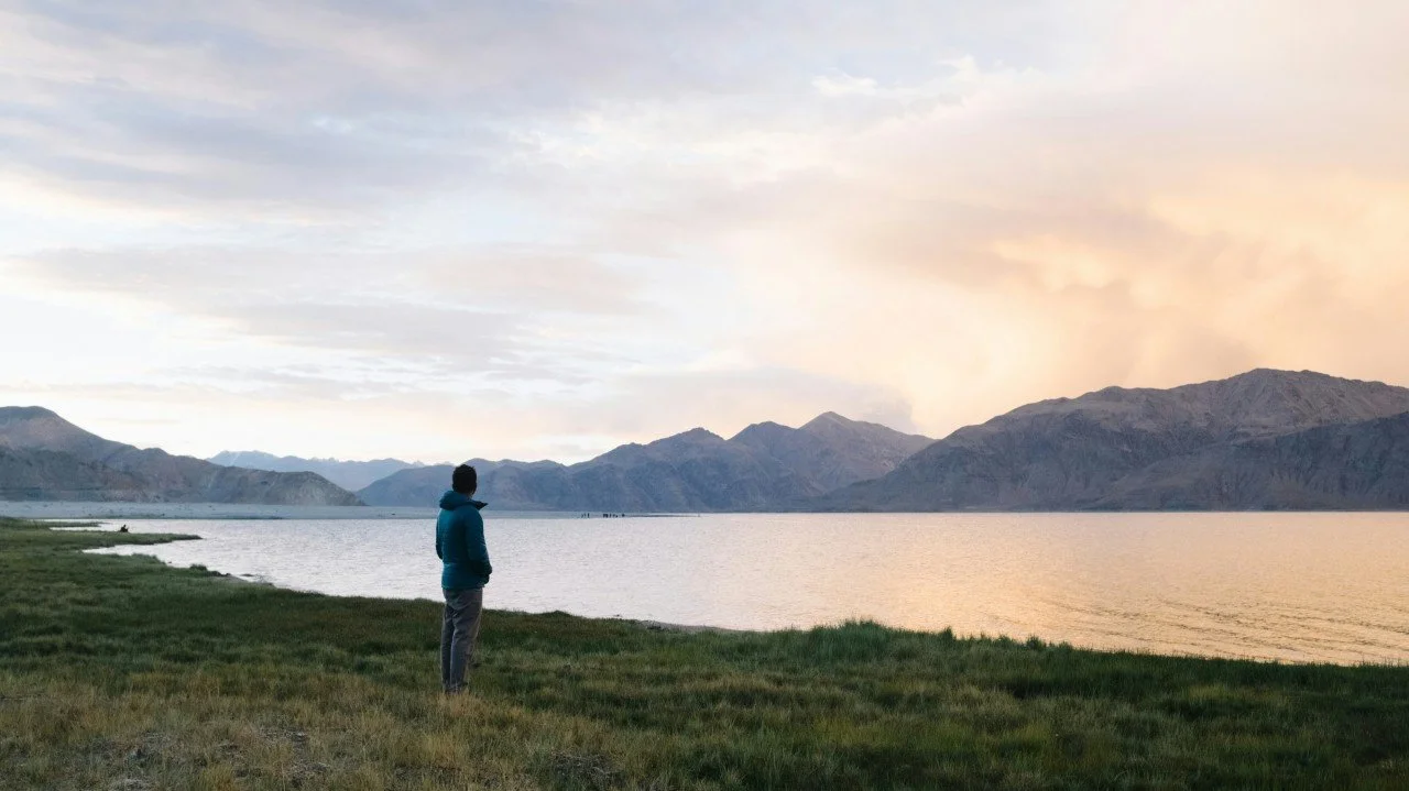 When Pressure Narrows Perception: How Grounded Leaders See More