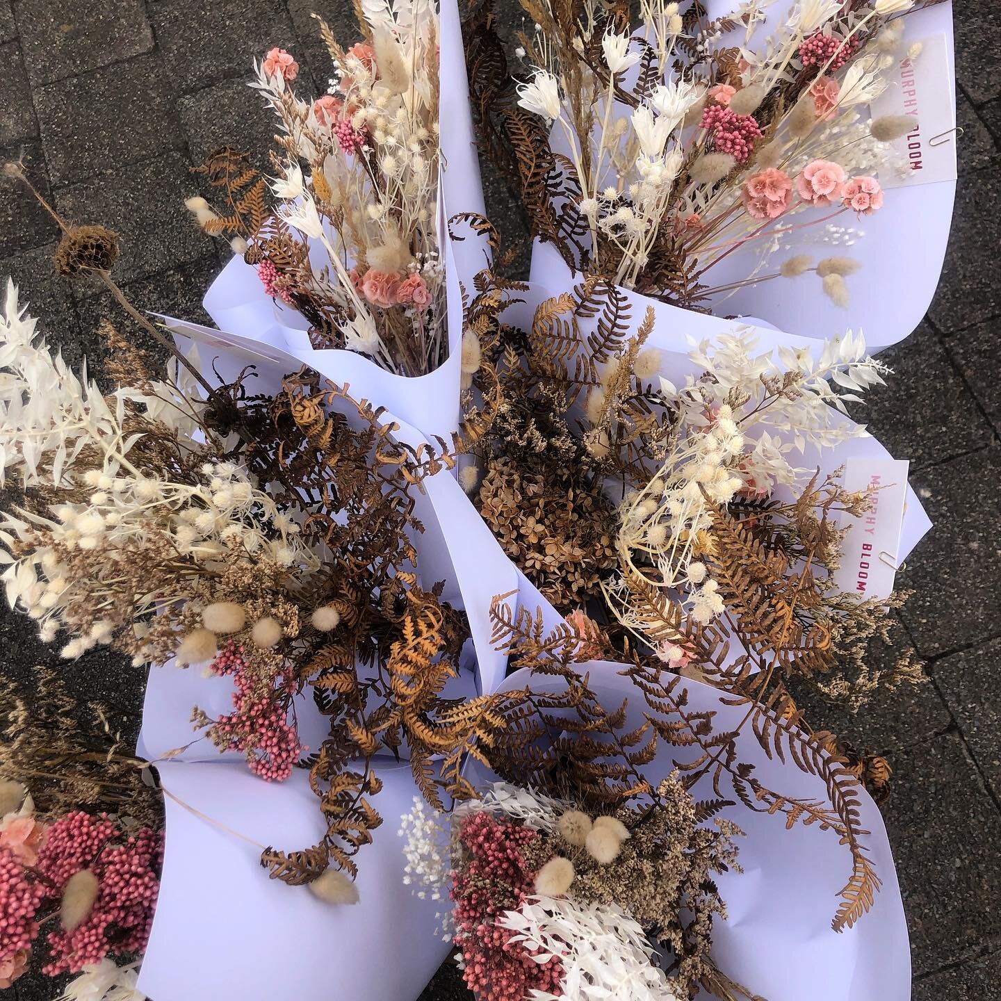Grab a bespoke MB dried bunch of blooms from @hopeandme today.
Go on, treat yo self 🌸