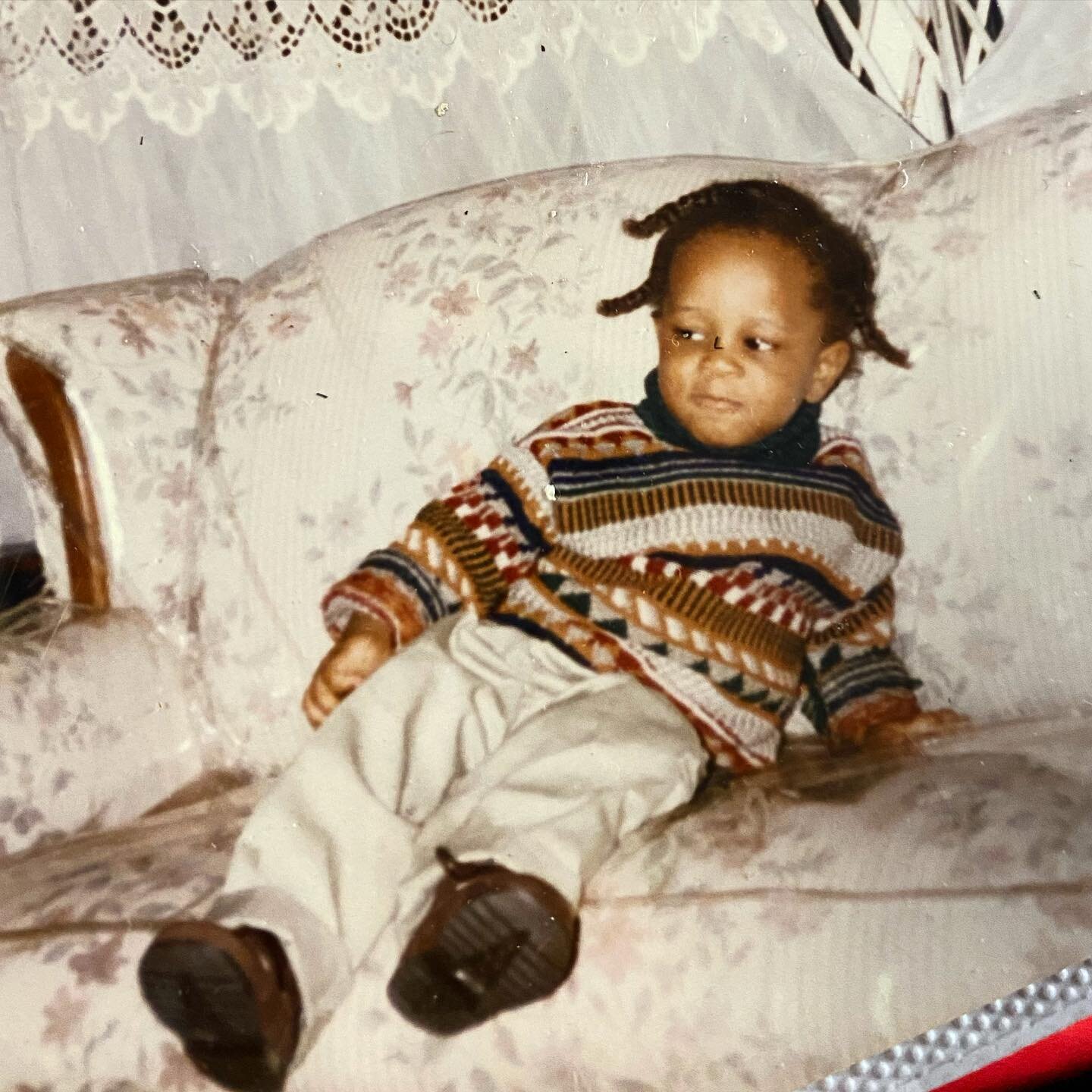 Now THAT is one swaggy ass mf baby. 👶🏾😎
.
.
(Yes my head has always been this size. 🙄😤)
.
.
P.S. I&rsquo;m bout to get hella cussed out after this 😭😭😭
.
.
.
#BabyPhotos #GrandmasCouch #MemoryLane #90sBaby #Toddler #Nostalgia #FamilyTime #Sorr