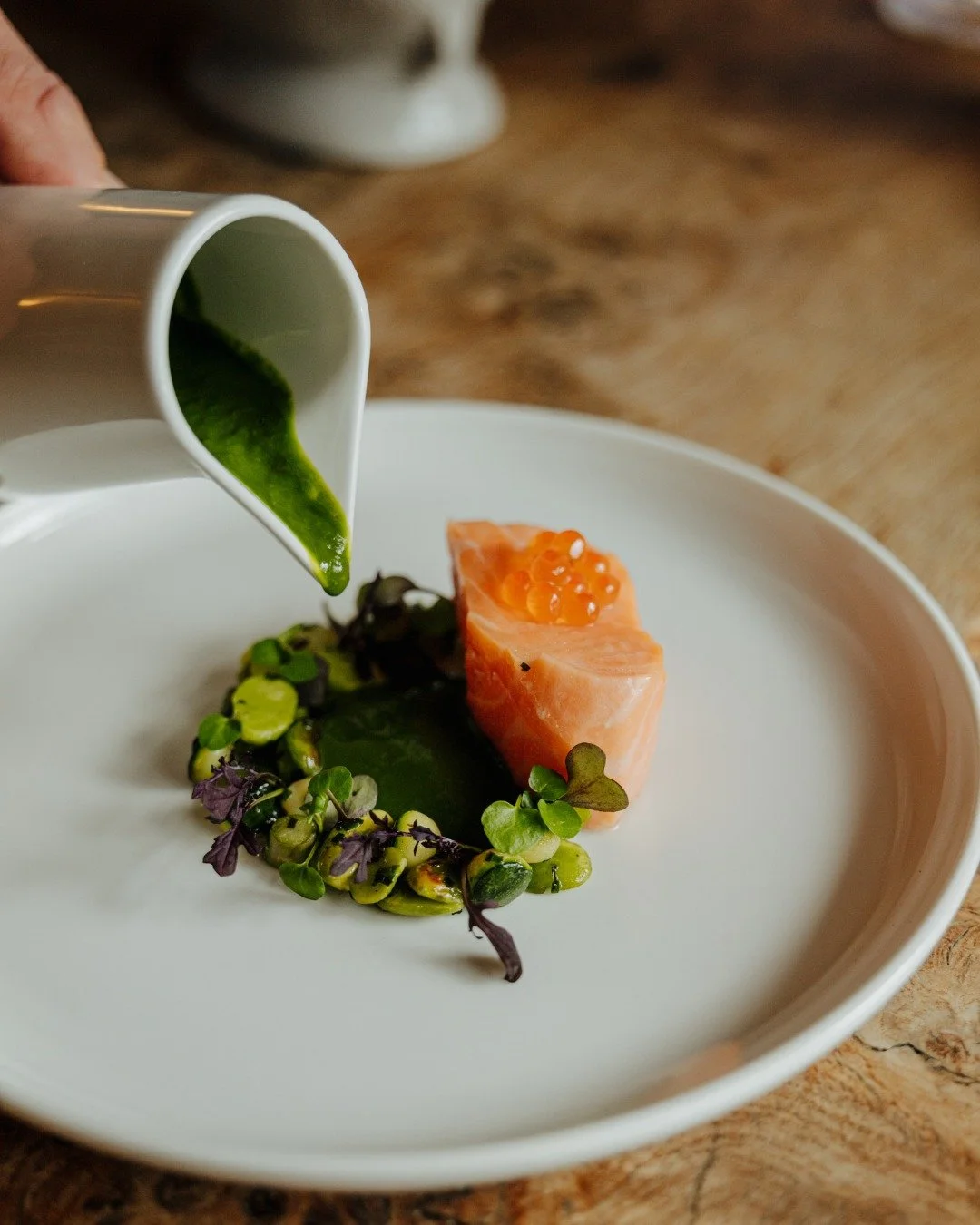 A real head turner...

Confit Salmon, Keta Caviar, Broad Beans, Watercress Veloute 

#plating #relaxedfinedining #headcheffabiomiani #michelinbibgourmand