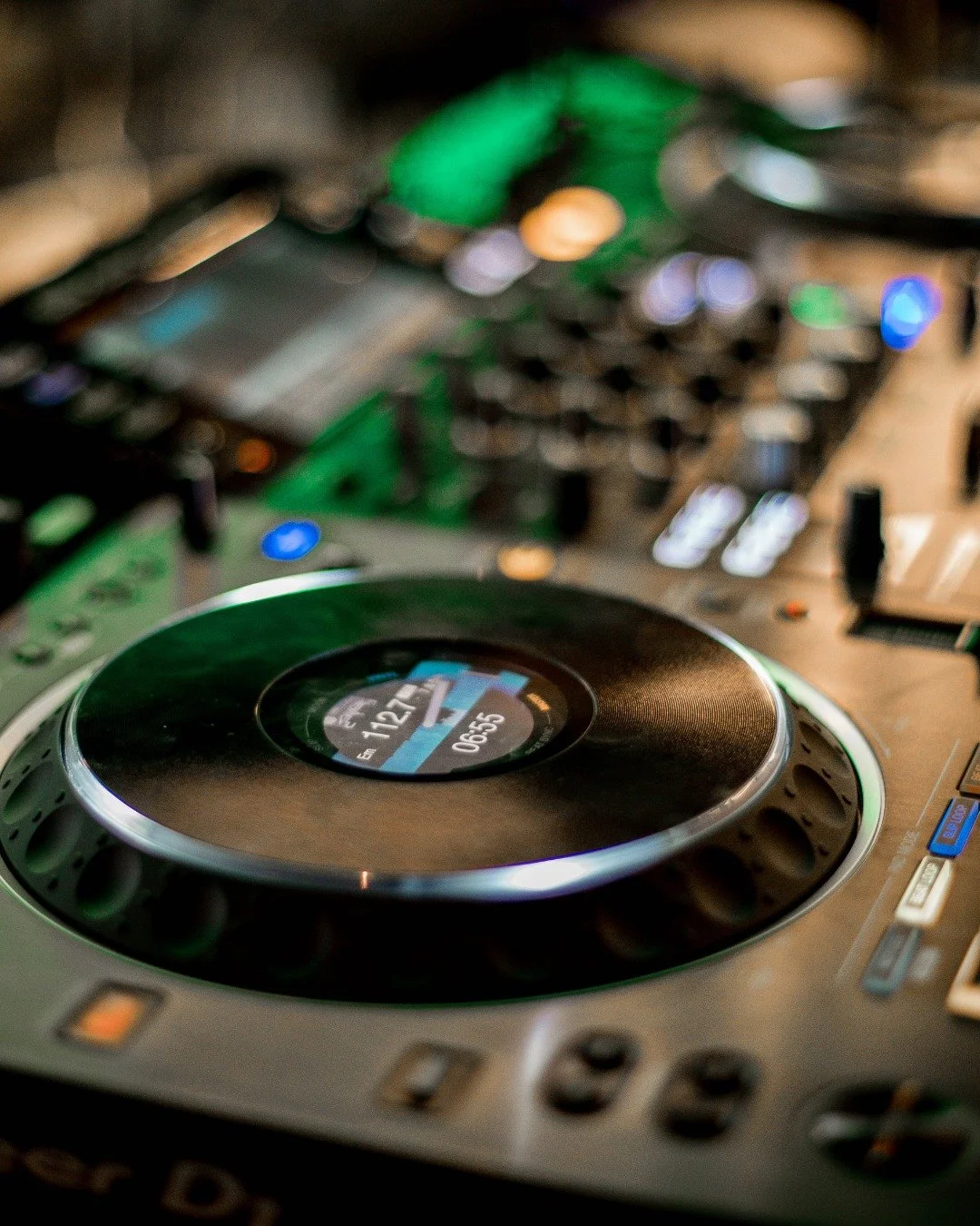 DJ + DINE | Every Friday Night

We complement the dining experience with a carefully-curated LIVE DJ every Friday night from 7pm. Designed to bring you a music &amp; food experience. Music can play a significant role in enhancing the dining experienc