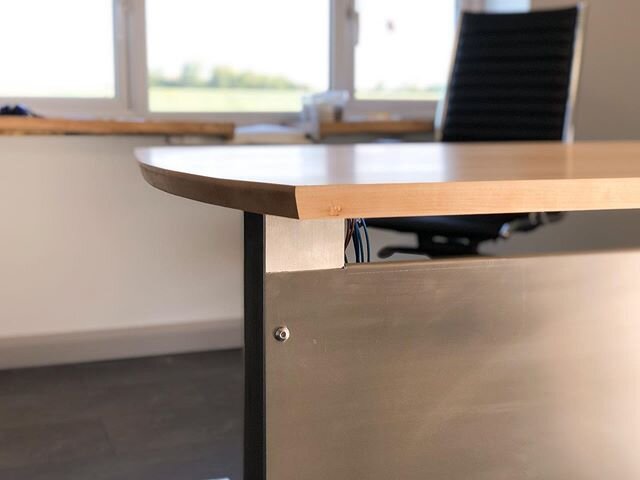 I had the pleasure to make this solid #maple desk top for my brother, the new director of The Food Machinery Company. Made in collaboration with him and his son @photographybg16 who expertly fabricated the base from stainless steel. More furniture in