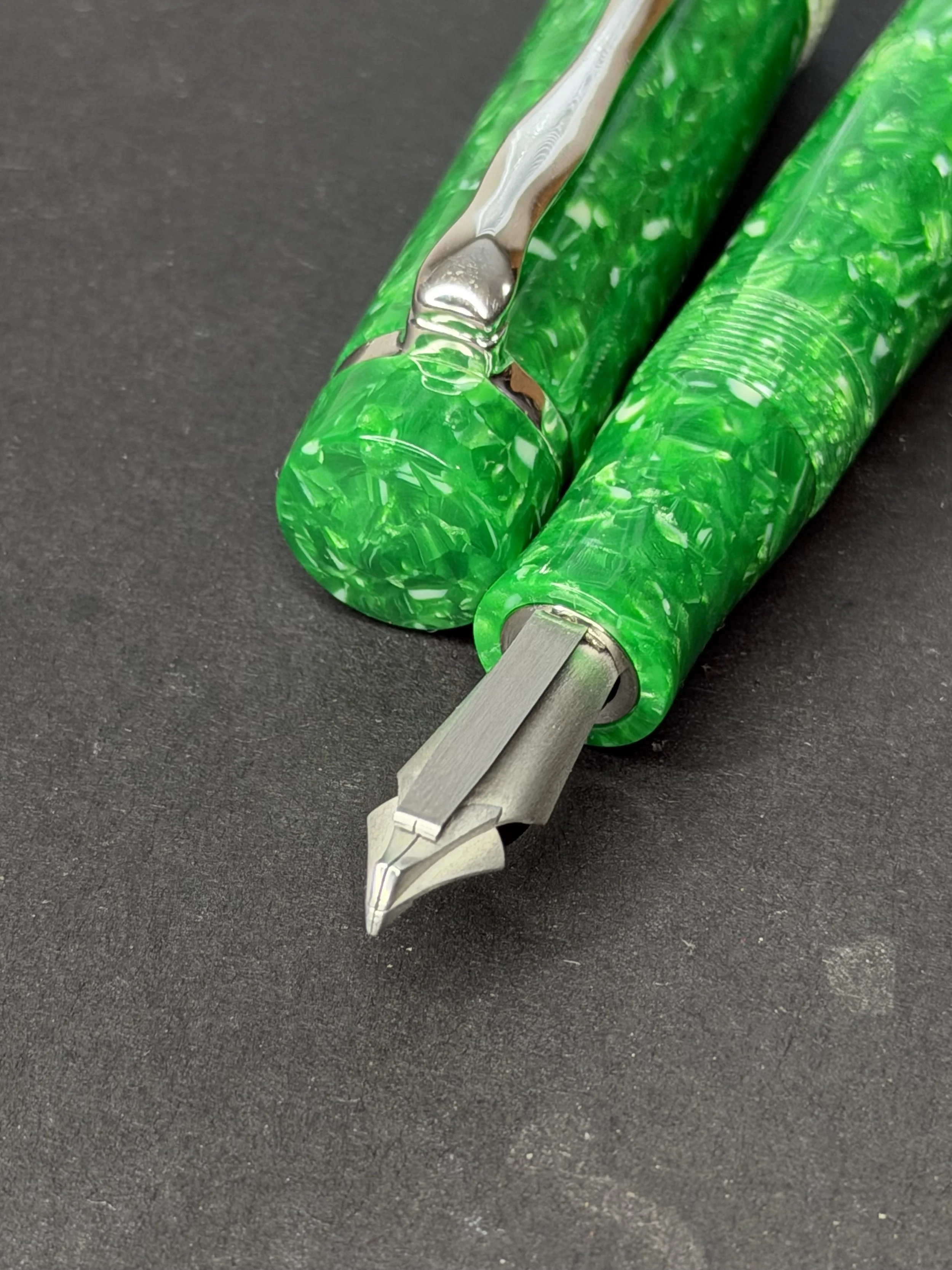 Newton in Sheaffer Vintage Acrylic Fountain Pen