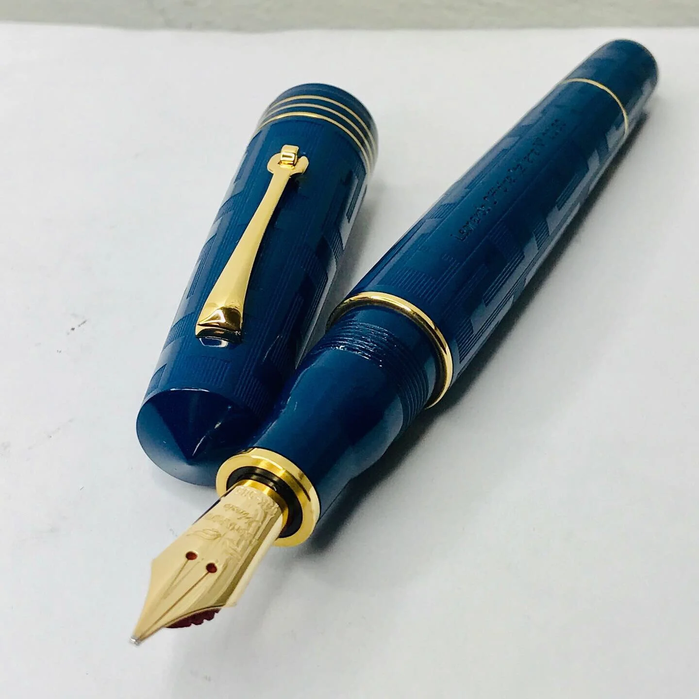 Leonardo Momento Zero Grande Art Deco Colbat Blue Ebonite Fountain Pen Gold Trim