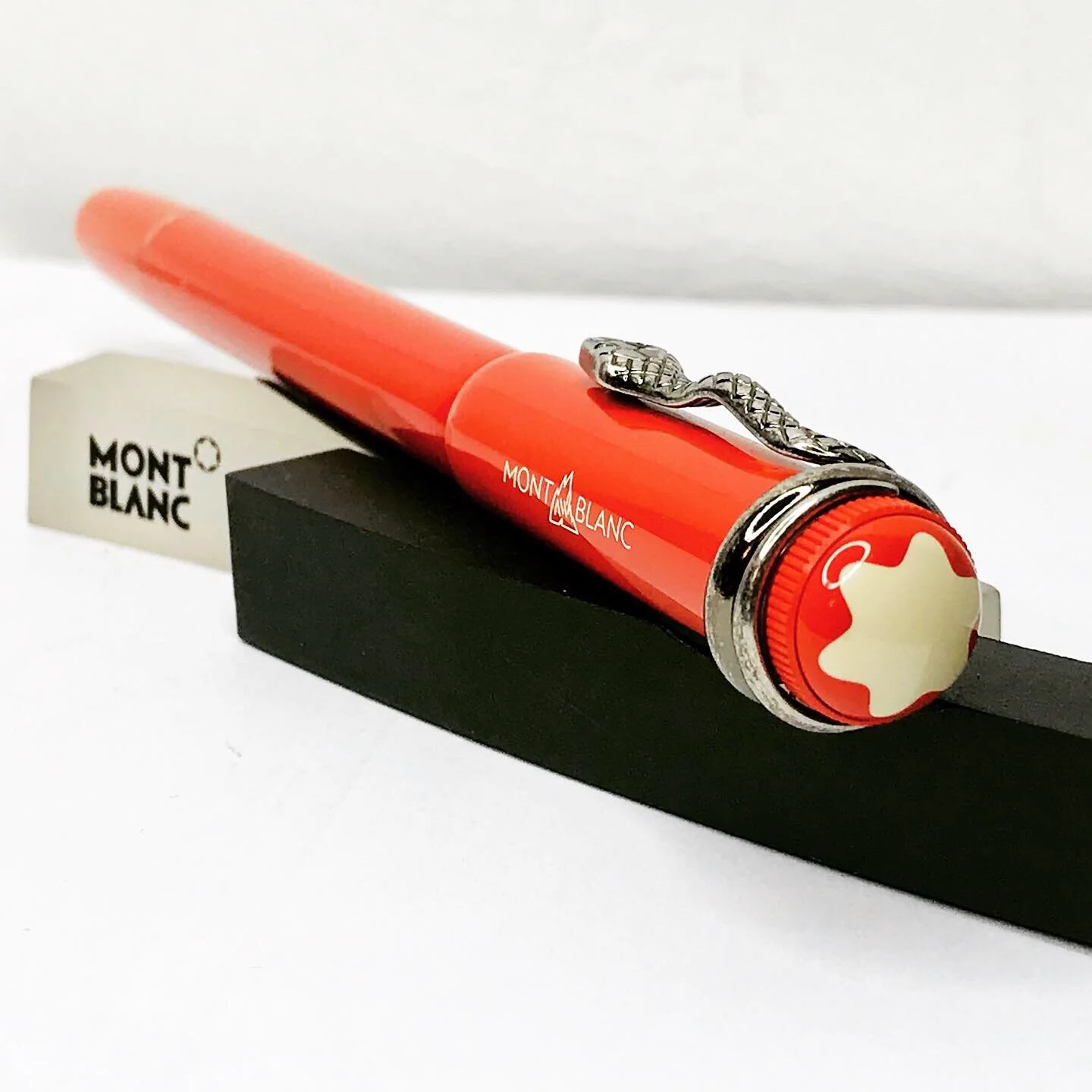 Montblanc Heritage Collection Rouge &amp; Noir Special Edition Coral Fountain Pen.
