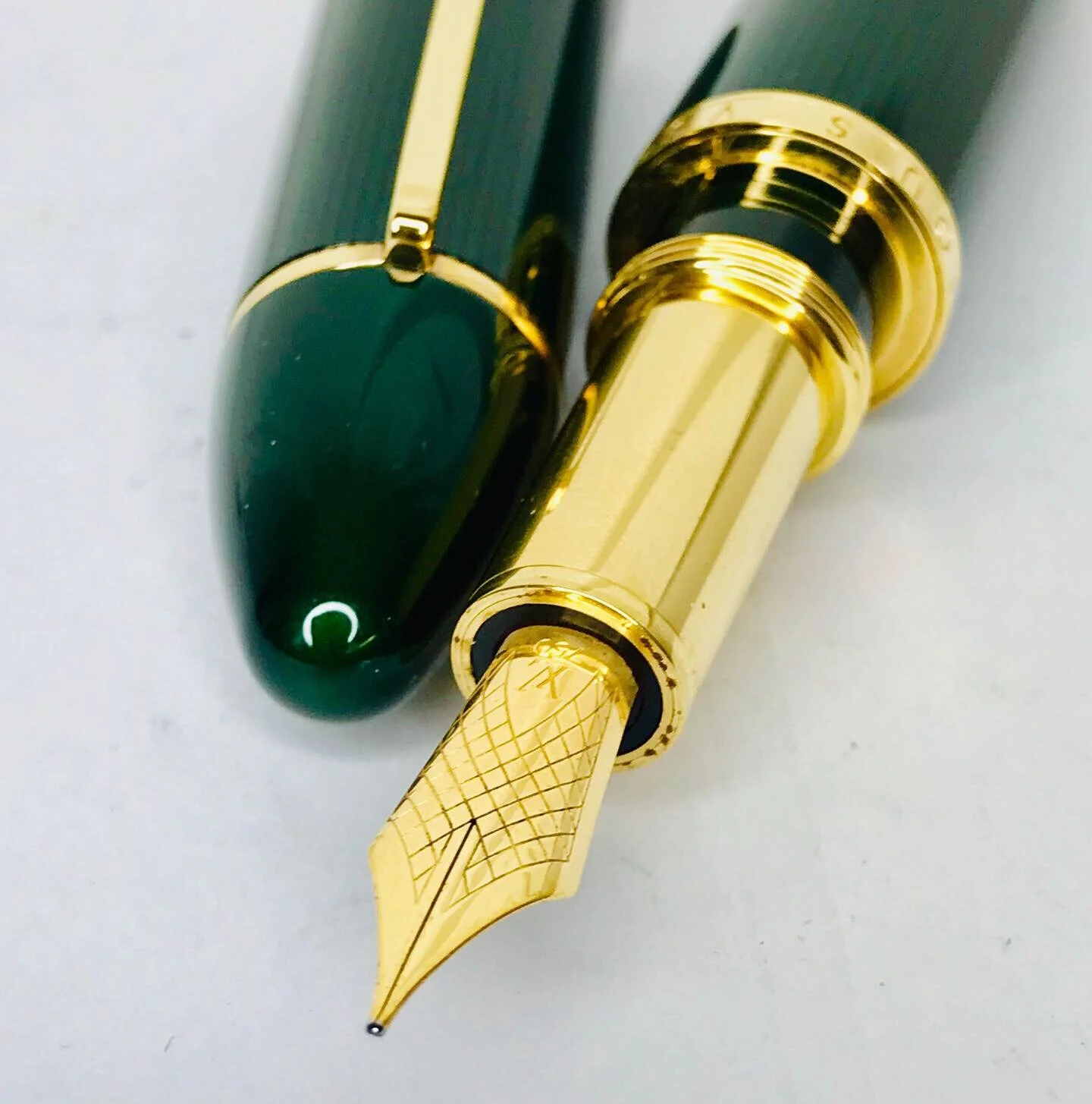 Louis Vuitton Cargo Green Lacquer Striped Fountain Pen.(M) — ST
