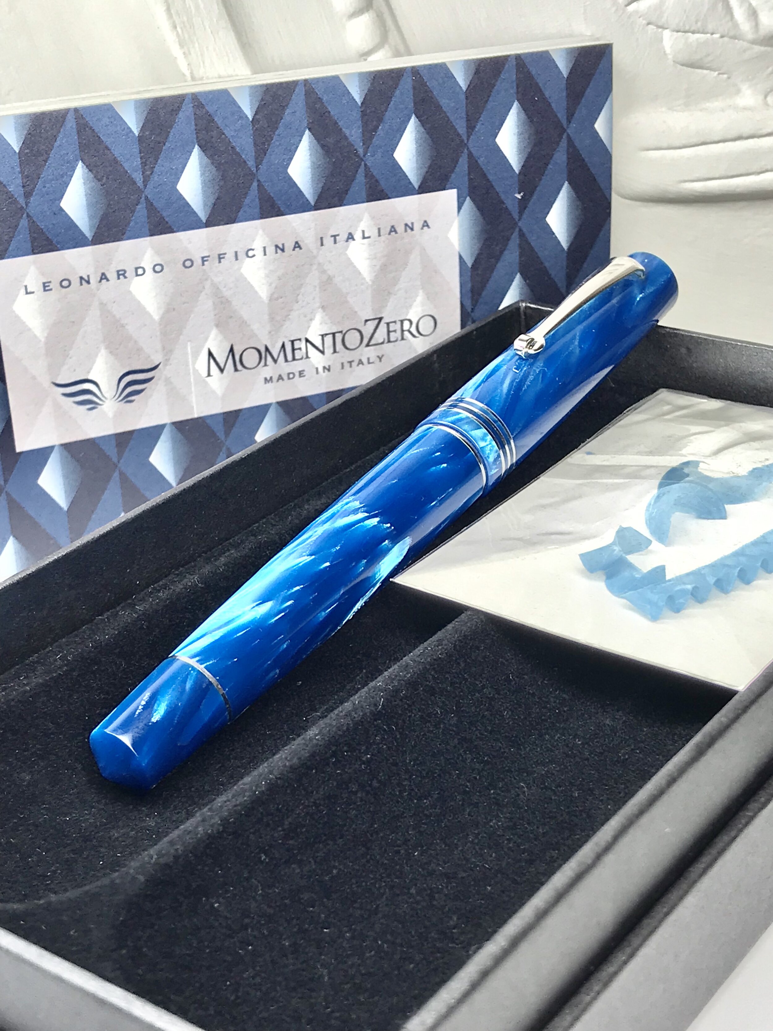 Leonardo Momento Zero Mediterraneo 2 Blue celluloid fountain pen.