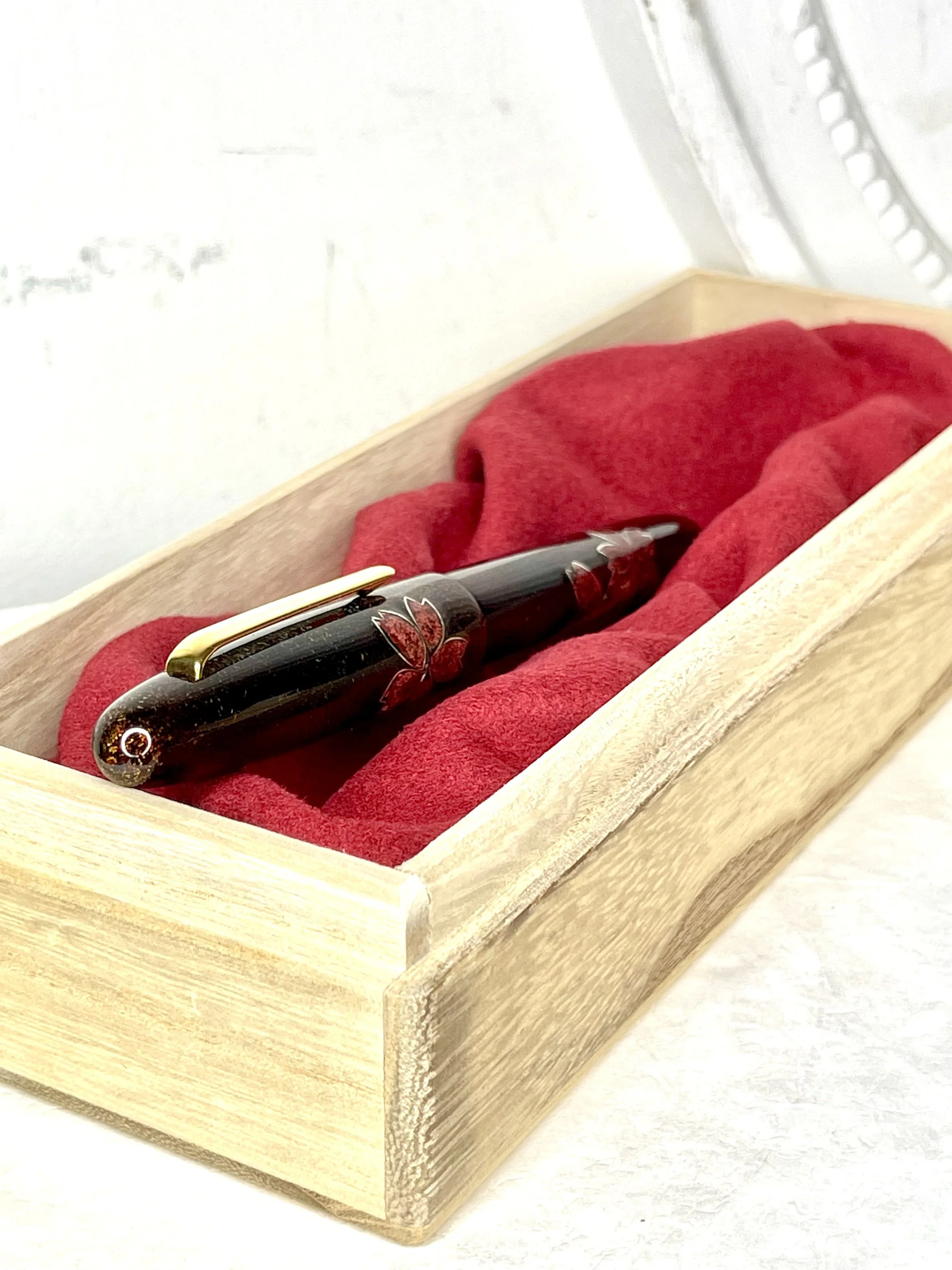 Chateau Gold Dust Silver inlay Urushi Fountain Pen