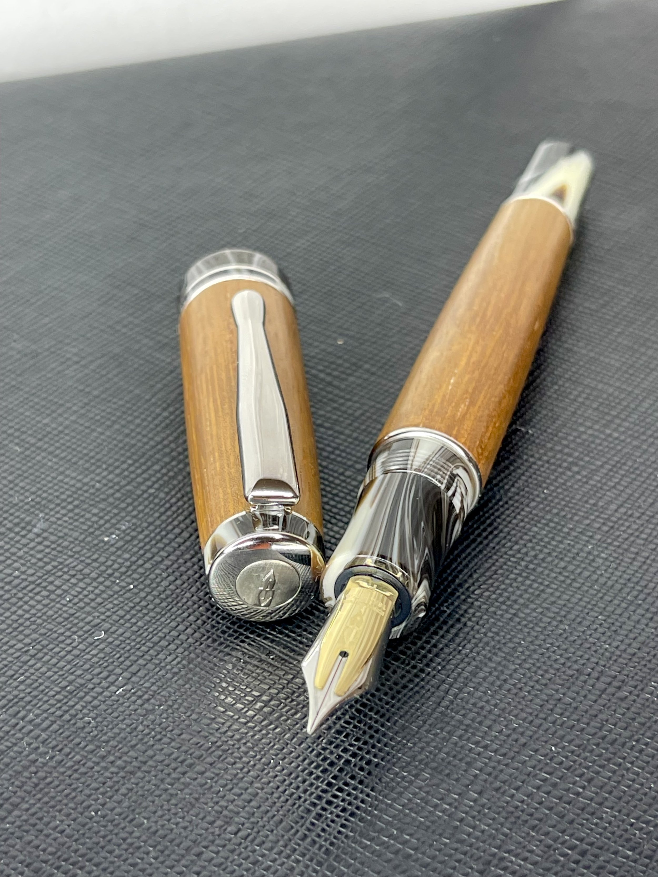 New Delta Seawood Fountain Pen Dark Iroko 18K Gold Steel Fusion Nib (F)