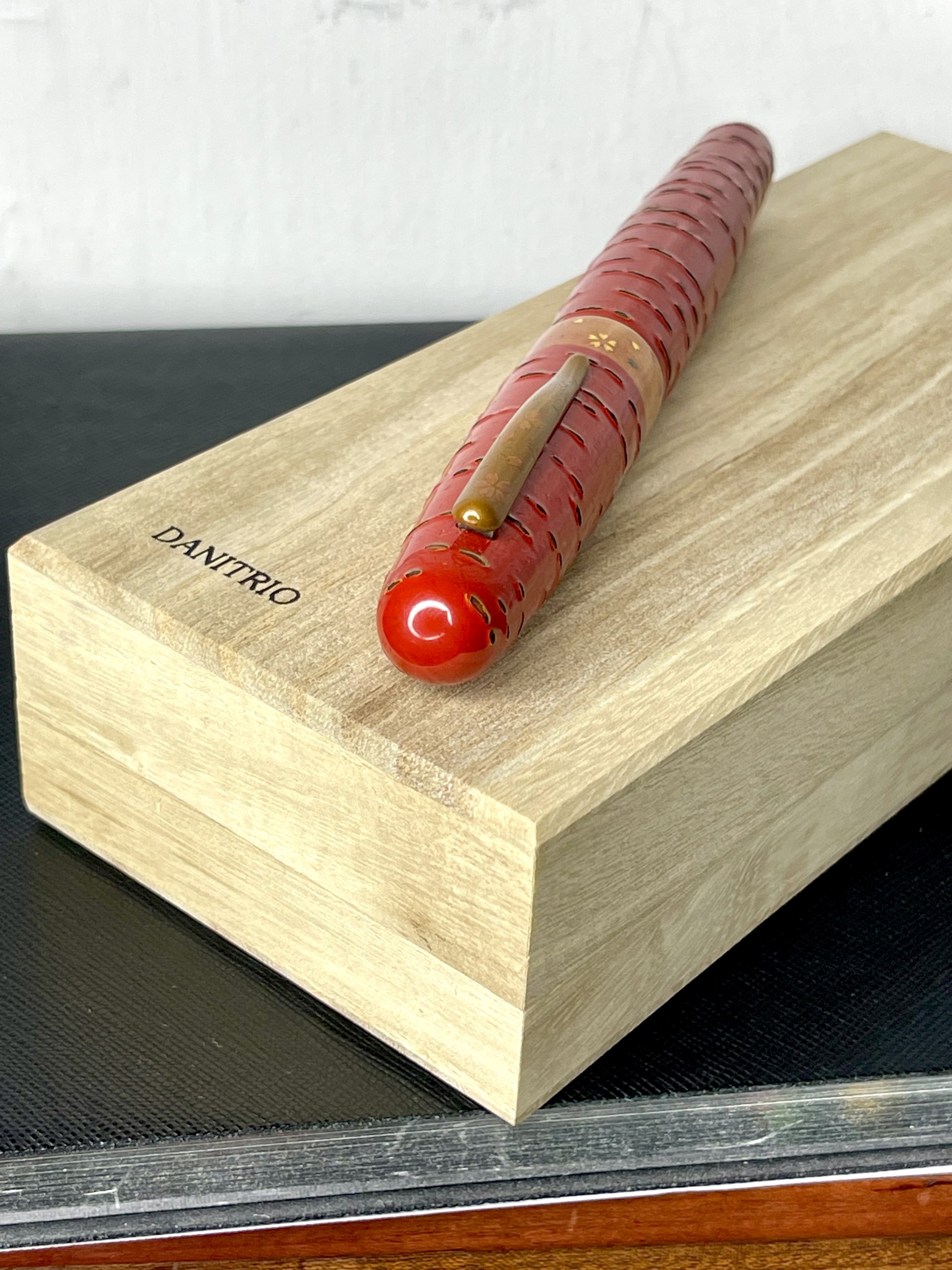 Danitrio Sakurakawa-Nuri on Mikado Red Urushi Maki-e Fountain Pen.