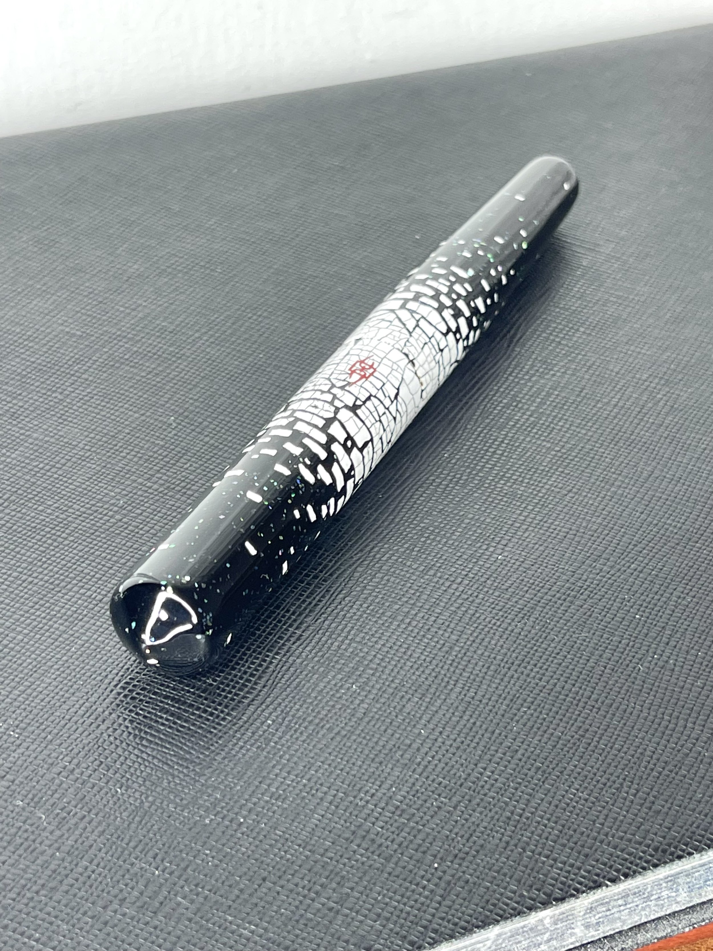 Snow Blast on Raden Fountain Pen