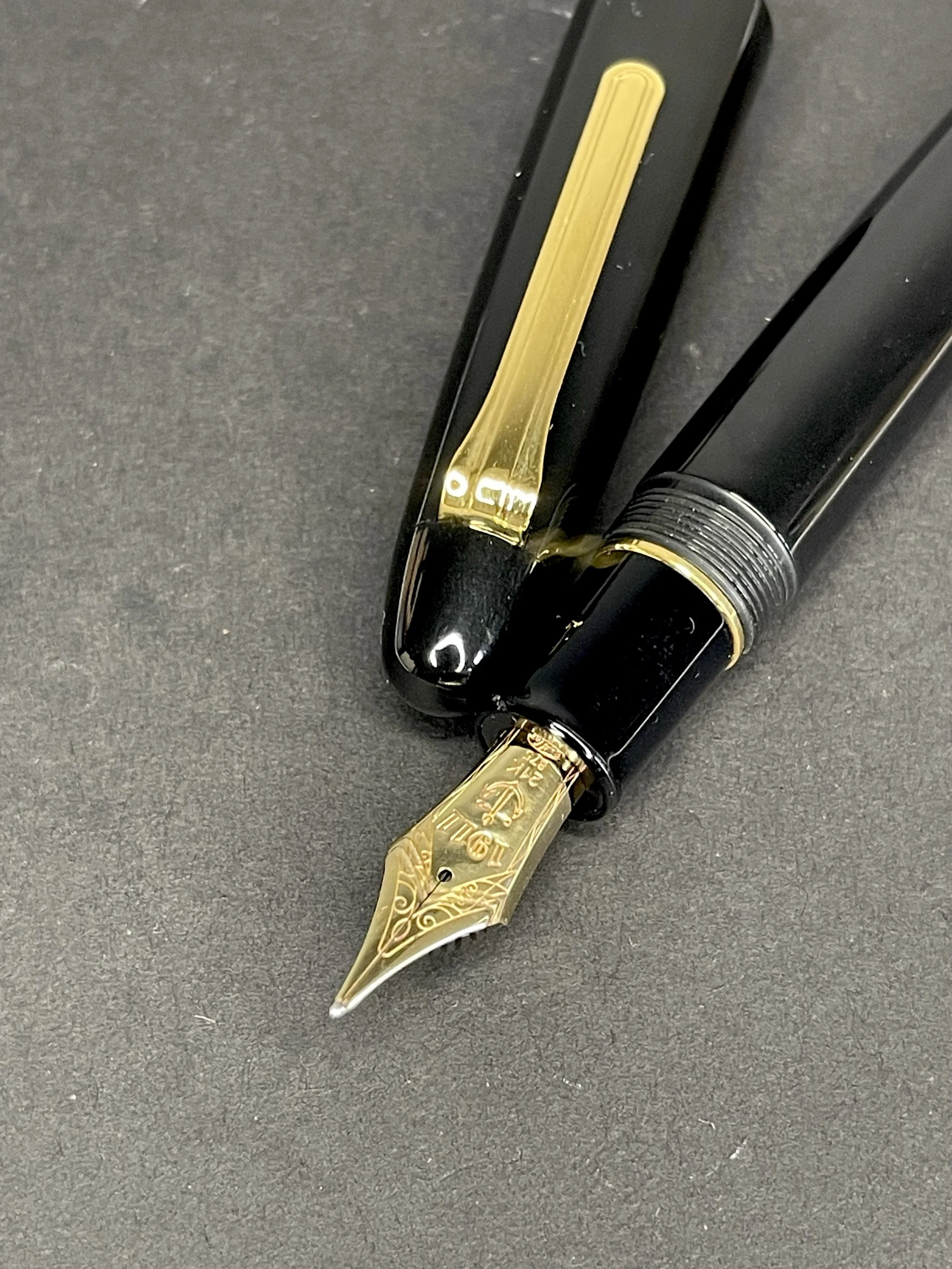 Nib Old Ink Pen Name 1950's Pelikan 140 Green Black Piston Filler Fountain  Pen Medium