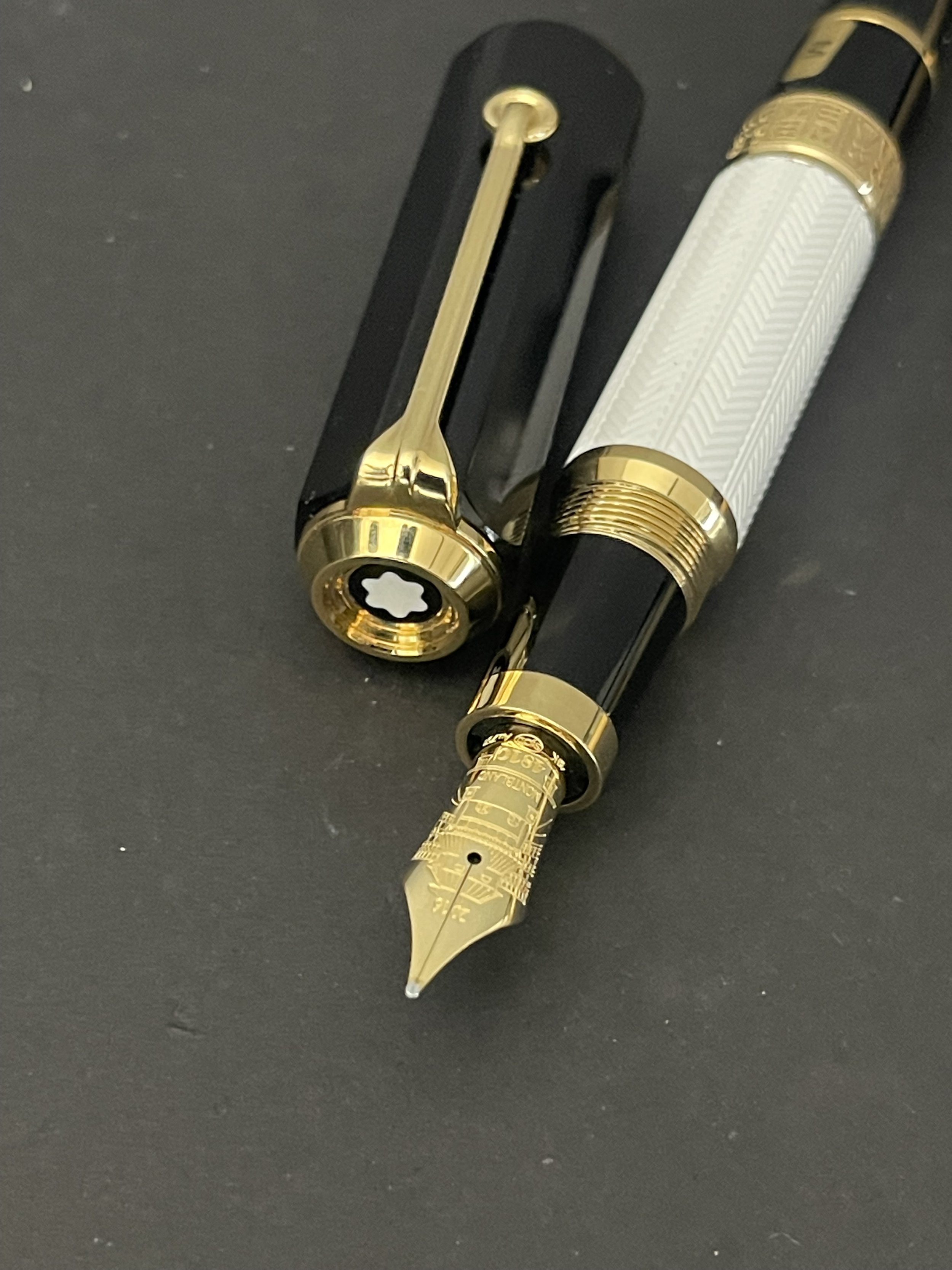 Montblanc Writers Edition 2016 William Shakespeare 3 Pen Set. — ST 