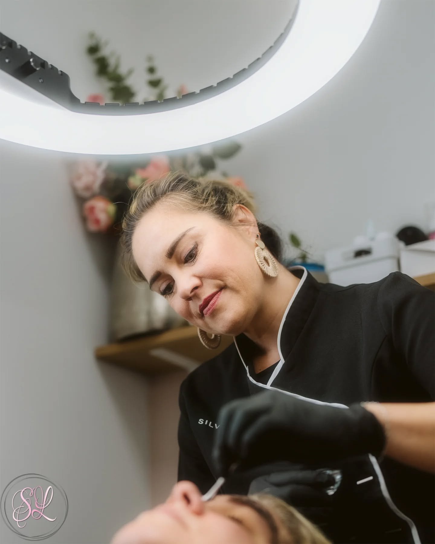💞💞💞 E V E N  S E R I E U S 💞💞💞

Als je ooit overweegt om permanente make-up te laten zetten, please kies je specialist met uiterste zorg. 
Echt, dit is niet iets wat je zomaar even ergens laat doen. Een goede PMU-specialist is z&oacute;veel mee