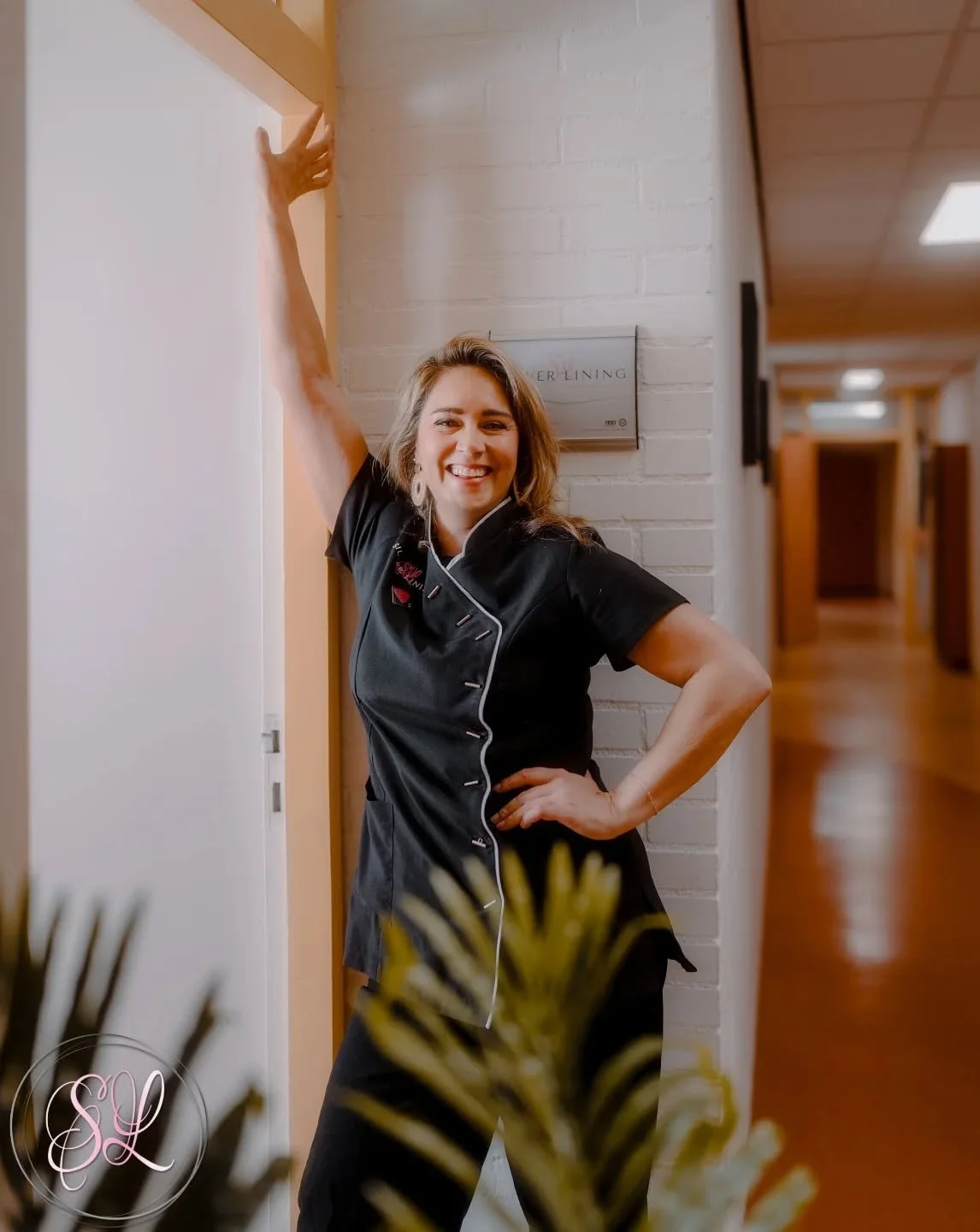 🔥 &ldquo;Nieuwe energie, nieuwe glow &ndash; de huidboost-season komt eraan!&rdquo;

Terug van vakantie en helemaal opgeladen!
Ik heb zoveel zin om weer aan de slag te gaan... En eerlijk&hellip; voelt het nu al een beetje herfstig 🍂 of ligt dat aan