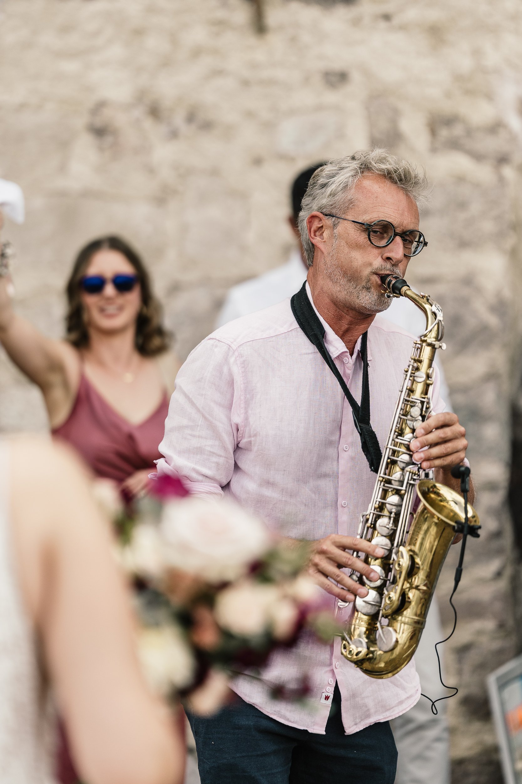 Dj Marlon mit Rupi Sax und Maeg Violin auf Schloss Payersberg beim Aperitif einer Hochzeit