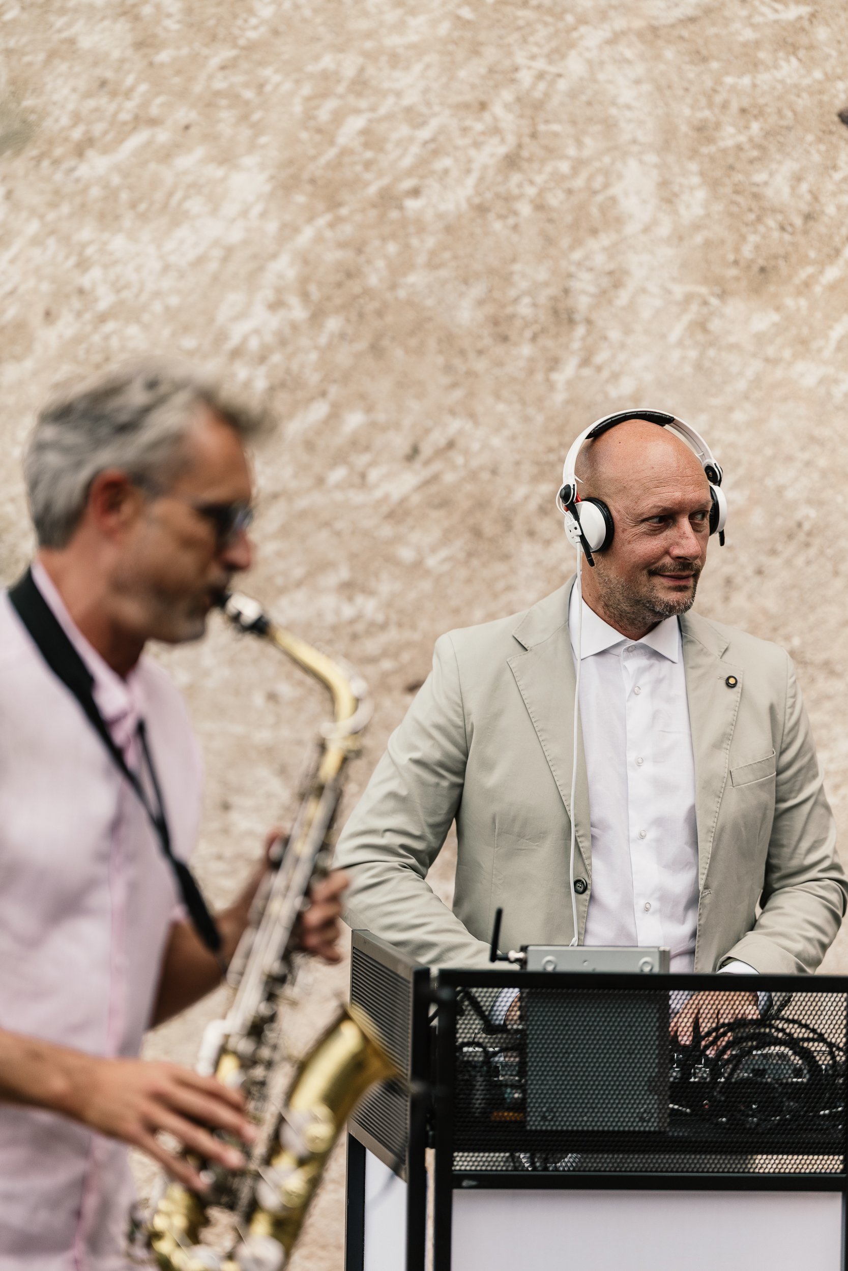 Dj Marlon mit Rupi Sax und Maeg Violin auf Schloss Payersberg beim Aperitif einer Hochzeit