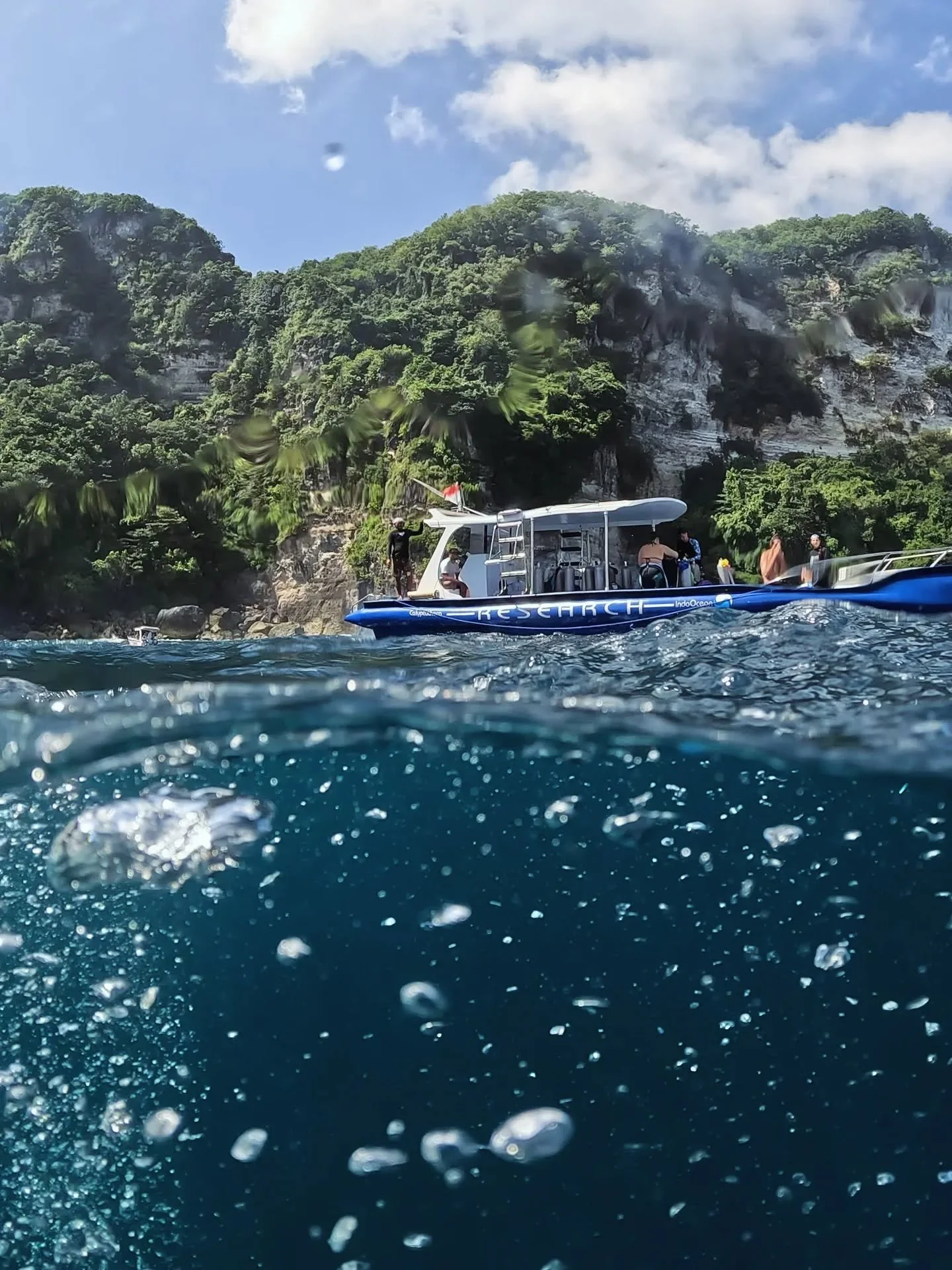 The new @indooceanproject research and dive boat in Nusa Penida. 🤩 From here, the team dives almost daily to conduct research, science, and conservation activities like monitoring fish, turtles, sharks, mantas, and other marine species, surveying re