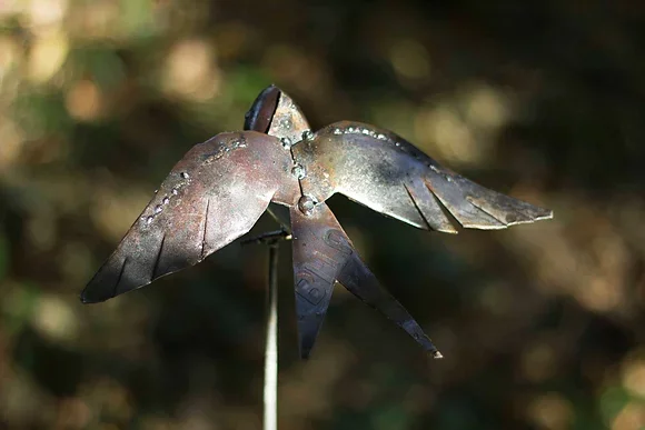 recycled_flying_swallow_sculpture
