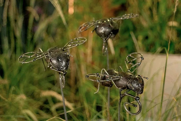 bee_garden_sculpture