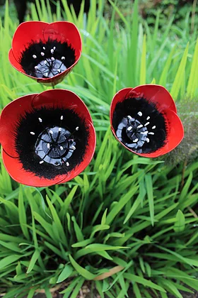 recycled_poppy_on_rod_sculpture
