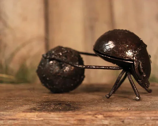 recycled_dung_beetle_sculpture