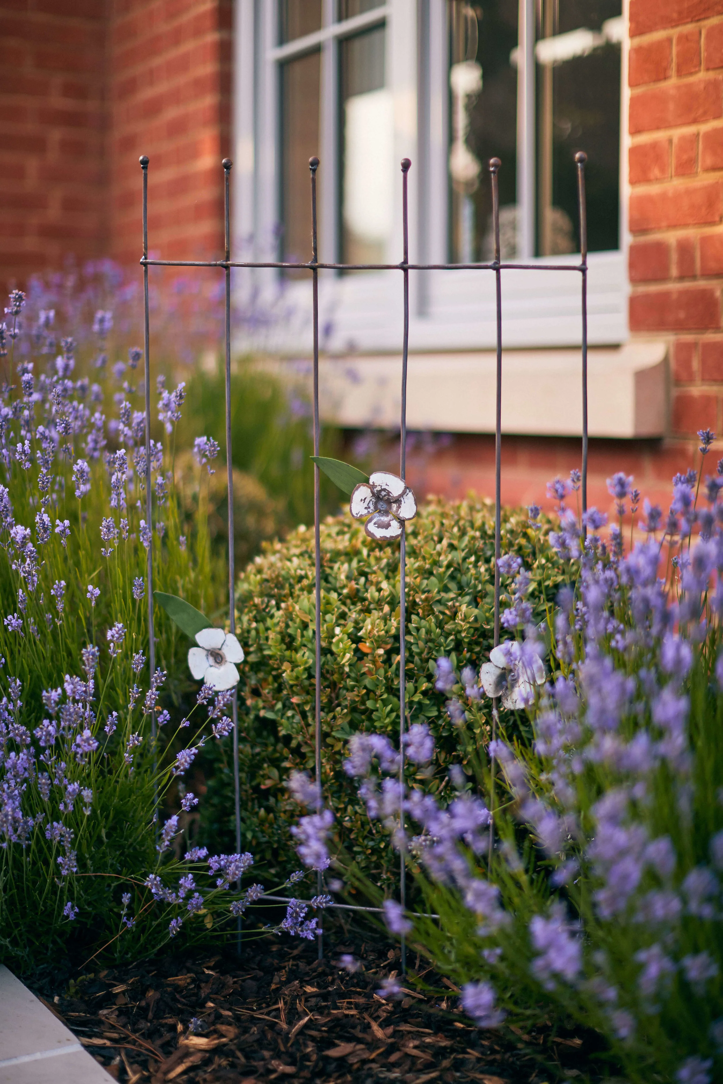 white_flower_trellis
