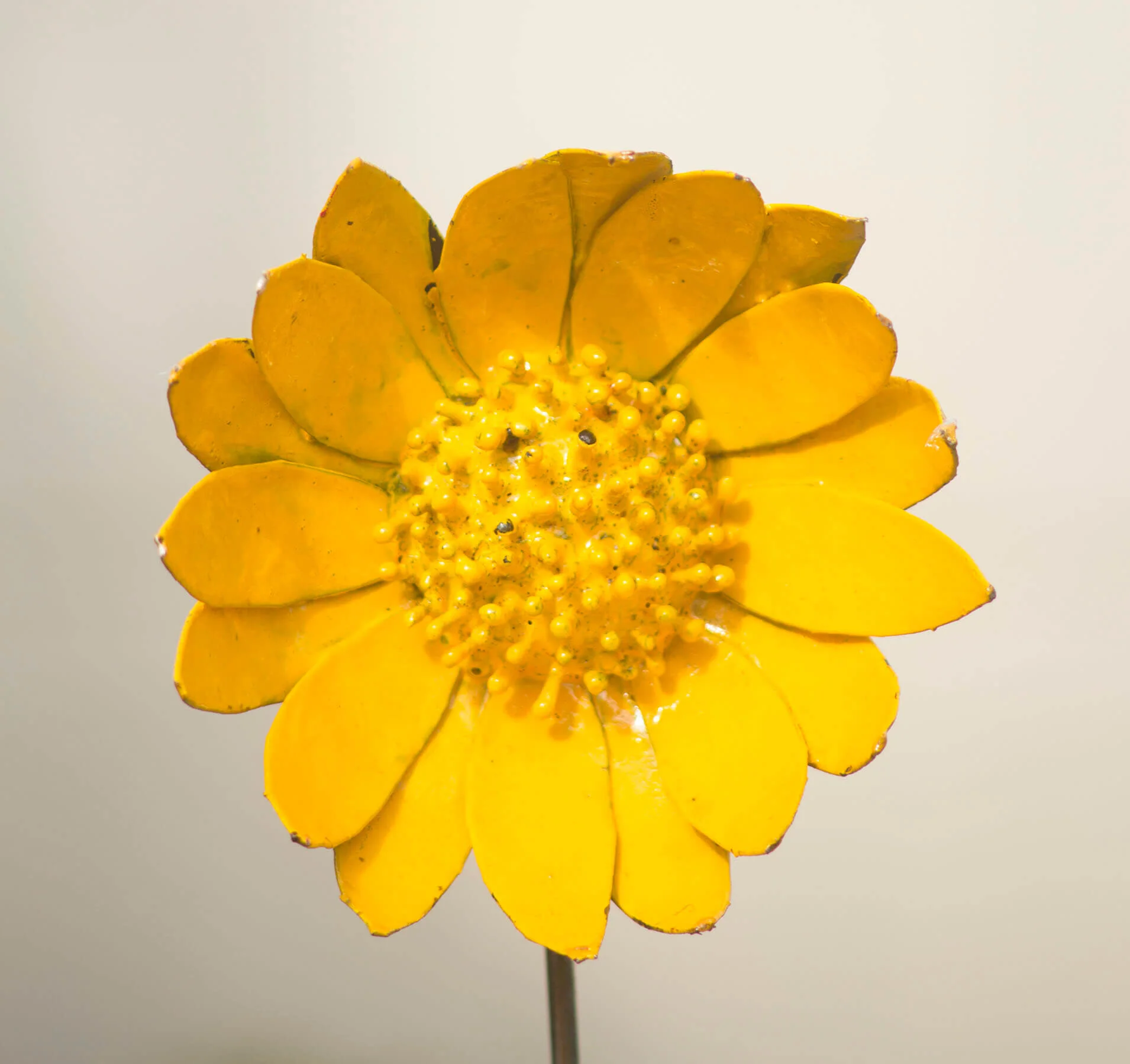 yellow_daisy_sculpture