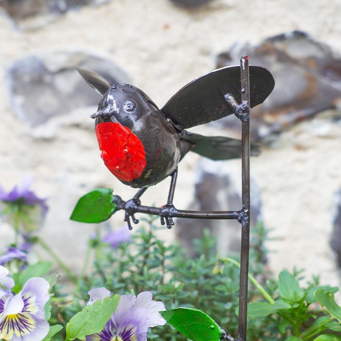 We&rsquo;ve got you covered for last minute Christmas gifts! Order before 9am on the 20th December for delivery in time for Christmas!
#christmasgifting #gardengifts #naturelover #robin #christmasrobin #reclaimed #reused #recycled #ecofriendlygifts