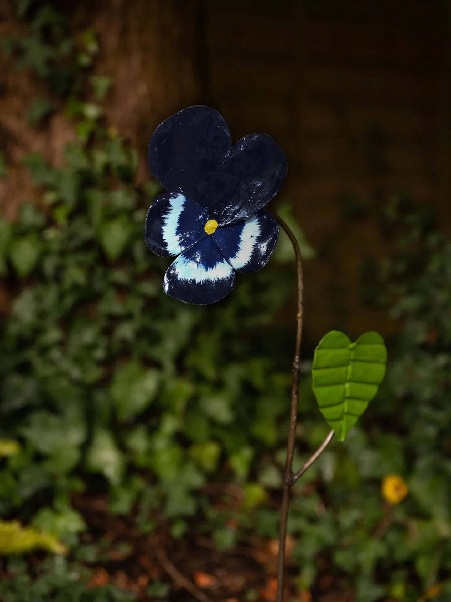 February&rsquo;s Birth Flower: The Viola ✨🌸
Delicate and full of detail, our Viola ornaments are a beautiful way to celebrate February birthdays and anniversaries. Handmade in Zimbabwe from recycled metal, each piece captures the elegance of the Vio